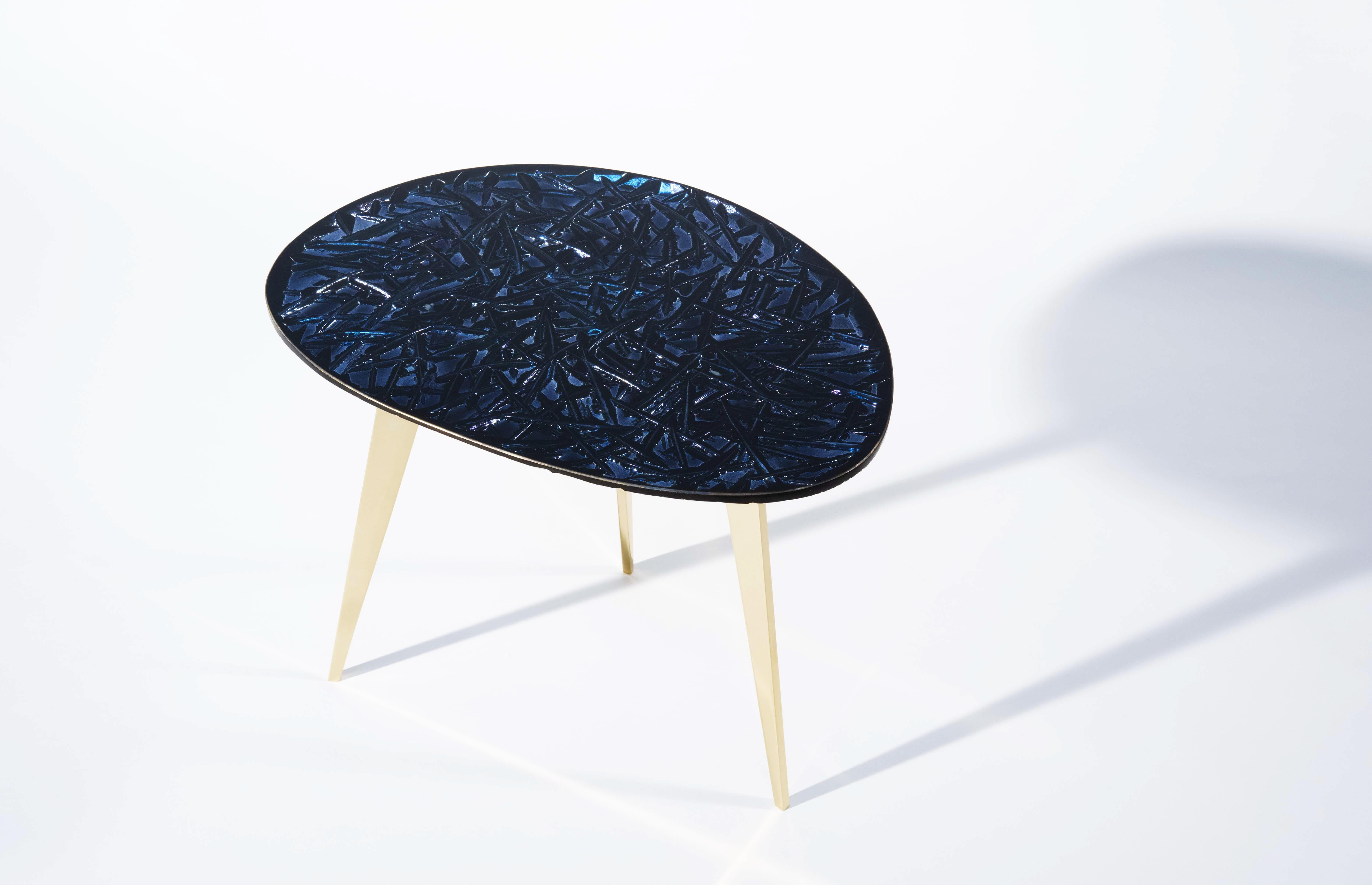Fait main Contemporary by Ghirò Studio Table basse 'Notte' Cristal argenté bleu et laiton en vente