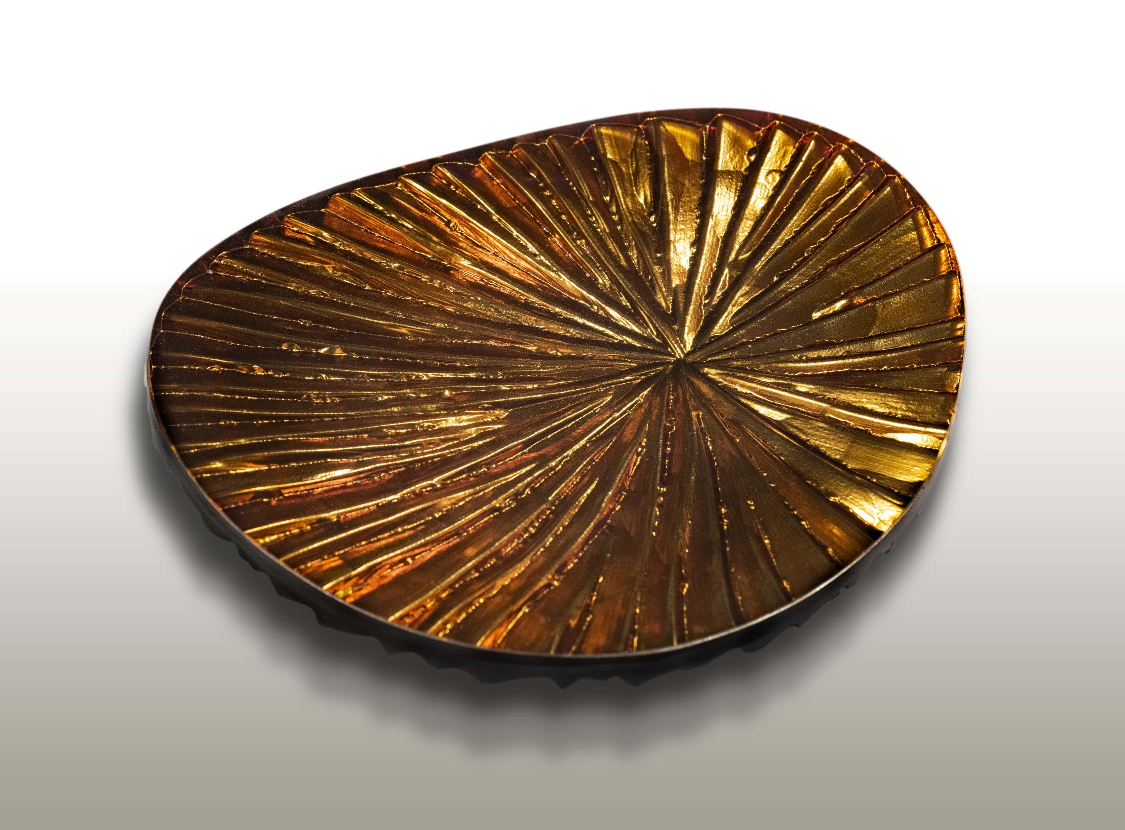 Moderno Contemporary by Ghirò Studio 'Oasi' Ciotola in cristallo ambra e oro Grandezza in vendita