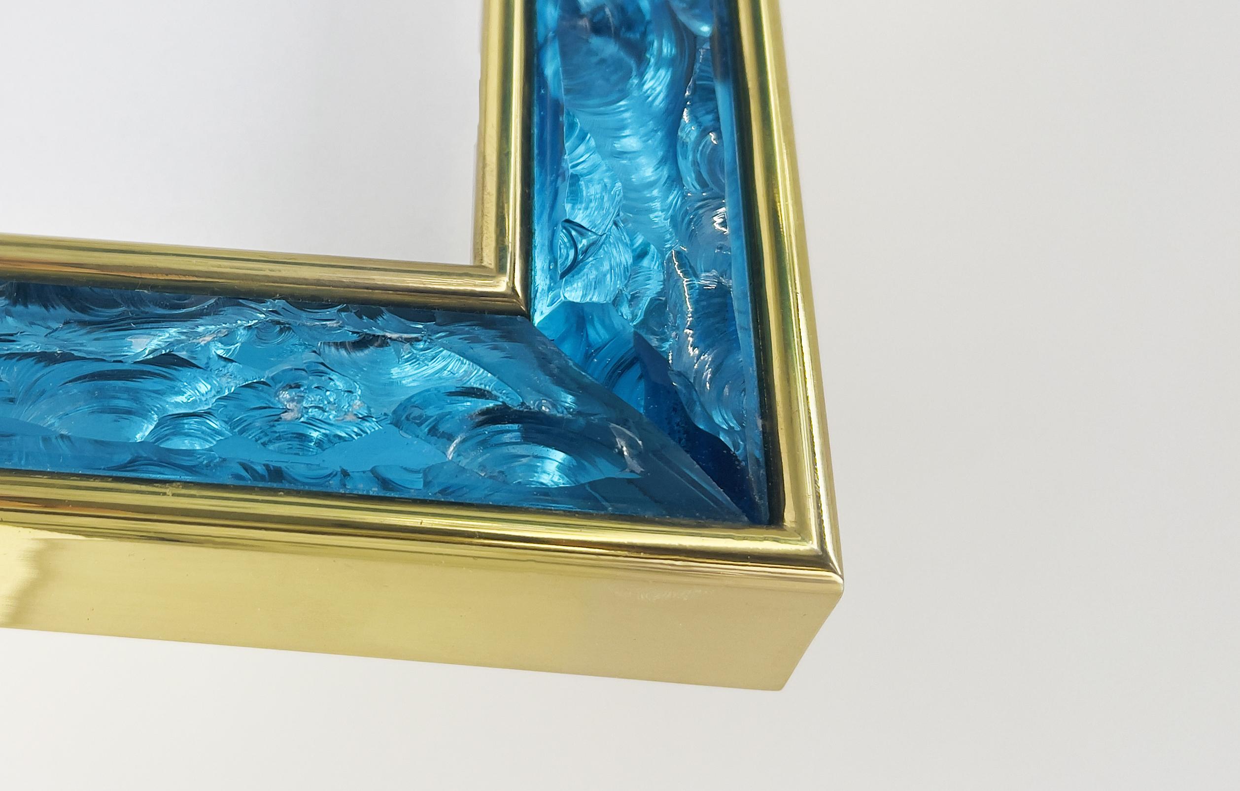 italien Cadre photo contemporain fait main en cristal bleu, laiton et or par Ghirò Studio en vente