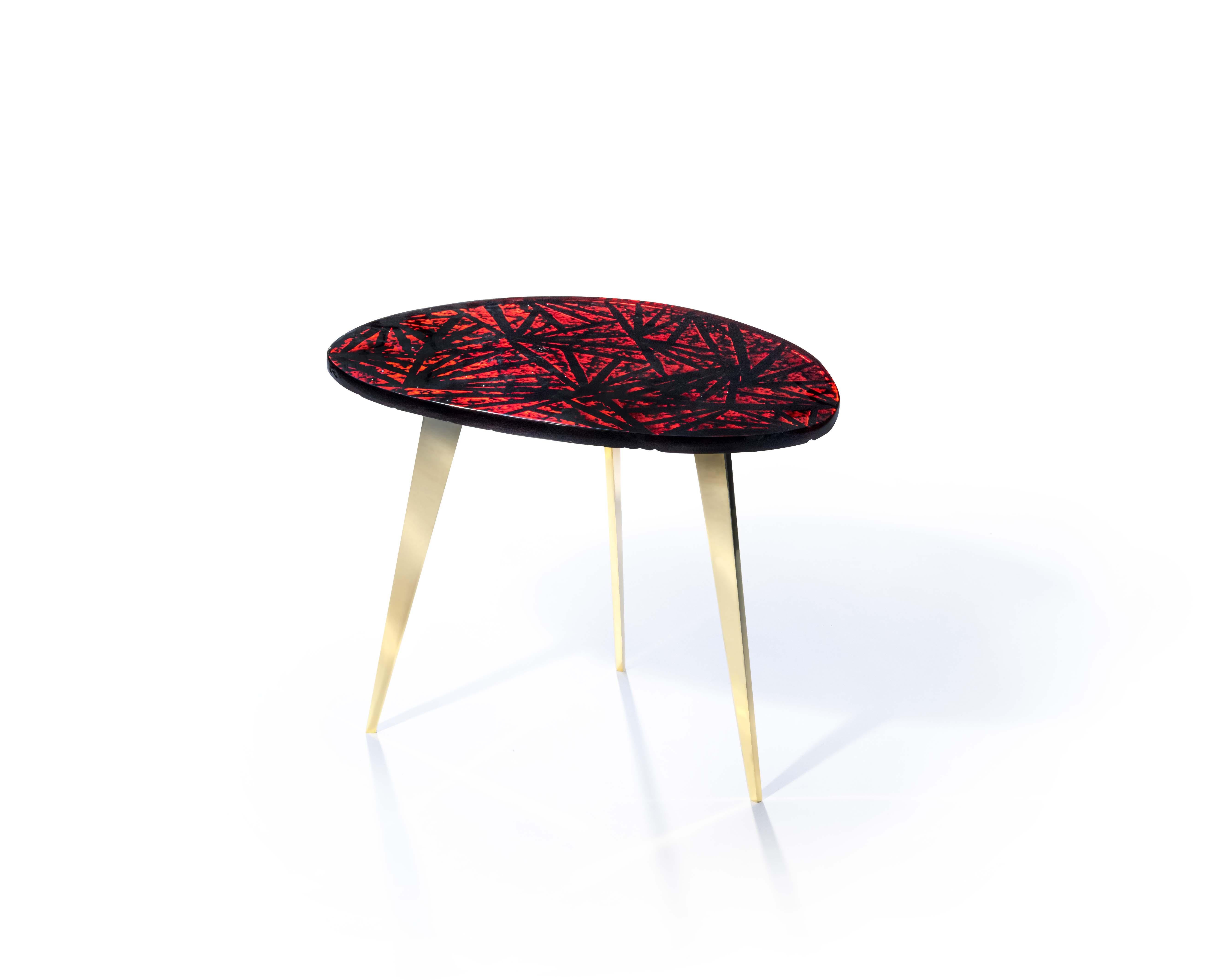 Poli Table basse contemporaine « Rubino » en cristal rouge et laiton de Ghir Studio en vente