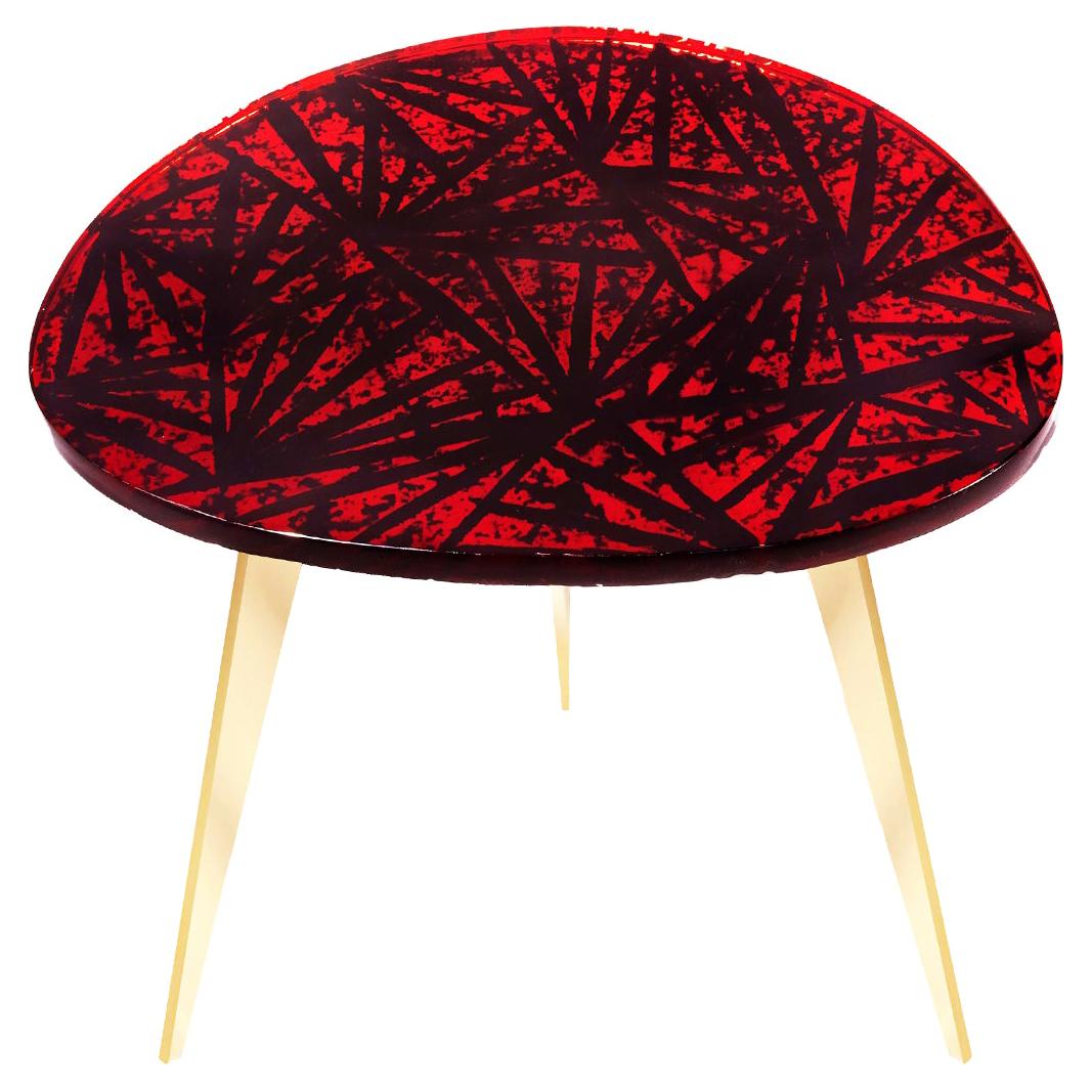 Table basse contemporaine « Rubino » en cristal rouge et laiton de Ghir Studio en vente