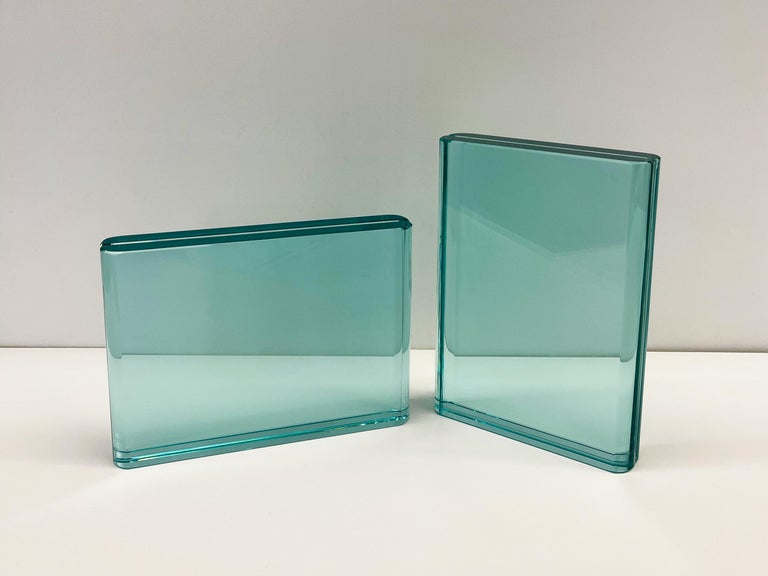 2021 Collection of picture frames by Ghirò Studio.
Set of two photo frames, one horizontal and one vertical, of excellent workmanship and artistic quality.
The rounded edges give harmony and elegance.
The high transparency crystal has very bright