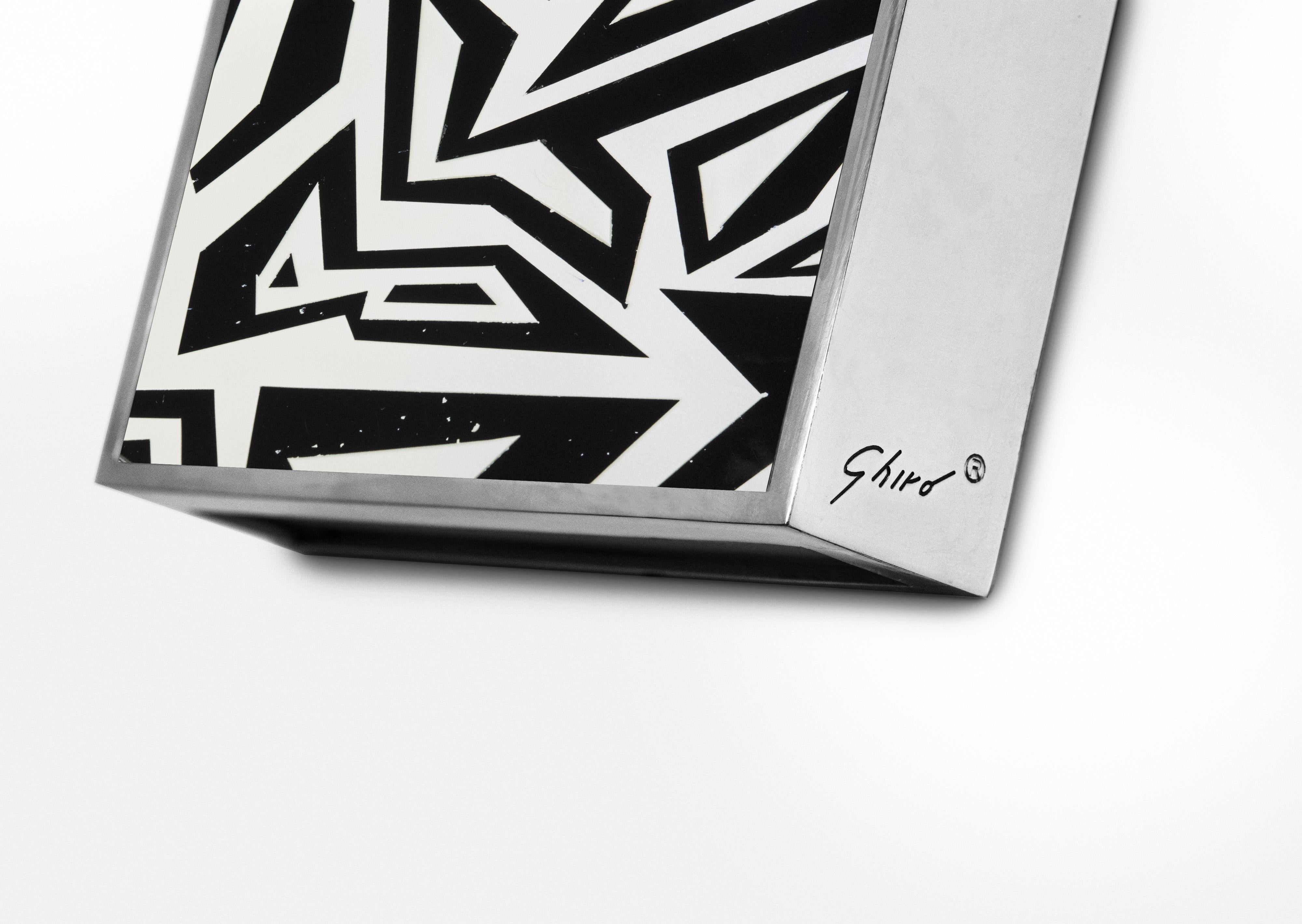 italien Applique « Square » contemporaine de Ghir Studio en cristal noir et blanc irisé en vente