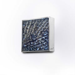 Applique « Square » contemporaine en cristal bleu foncé et laiton de Ghir Studio