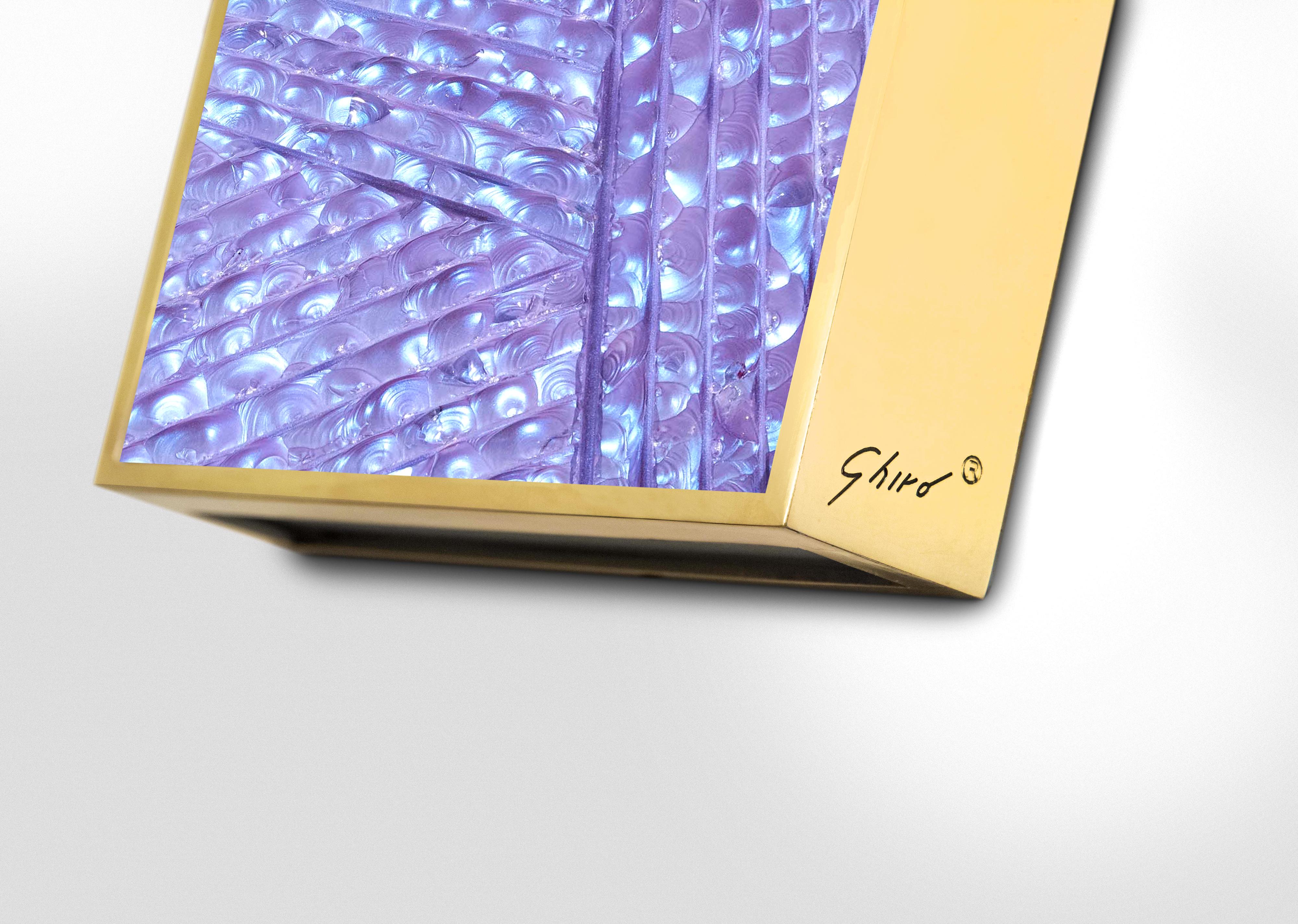 italien Applique « Square » contemporaine en cristal bleu irisé et violet de Ghir Studio en vente