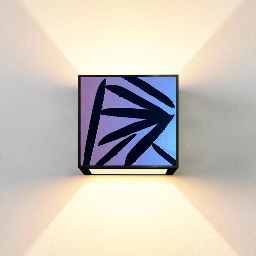 Moderne Applique contemporaine « Square » en cristal rose irisé et laiton de Ghir Studio en vente