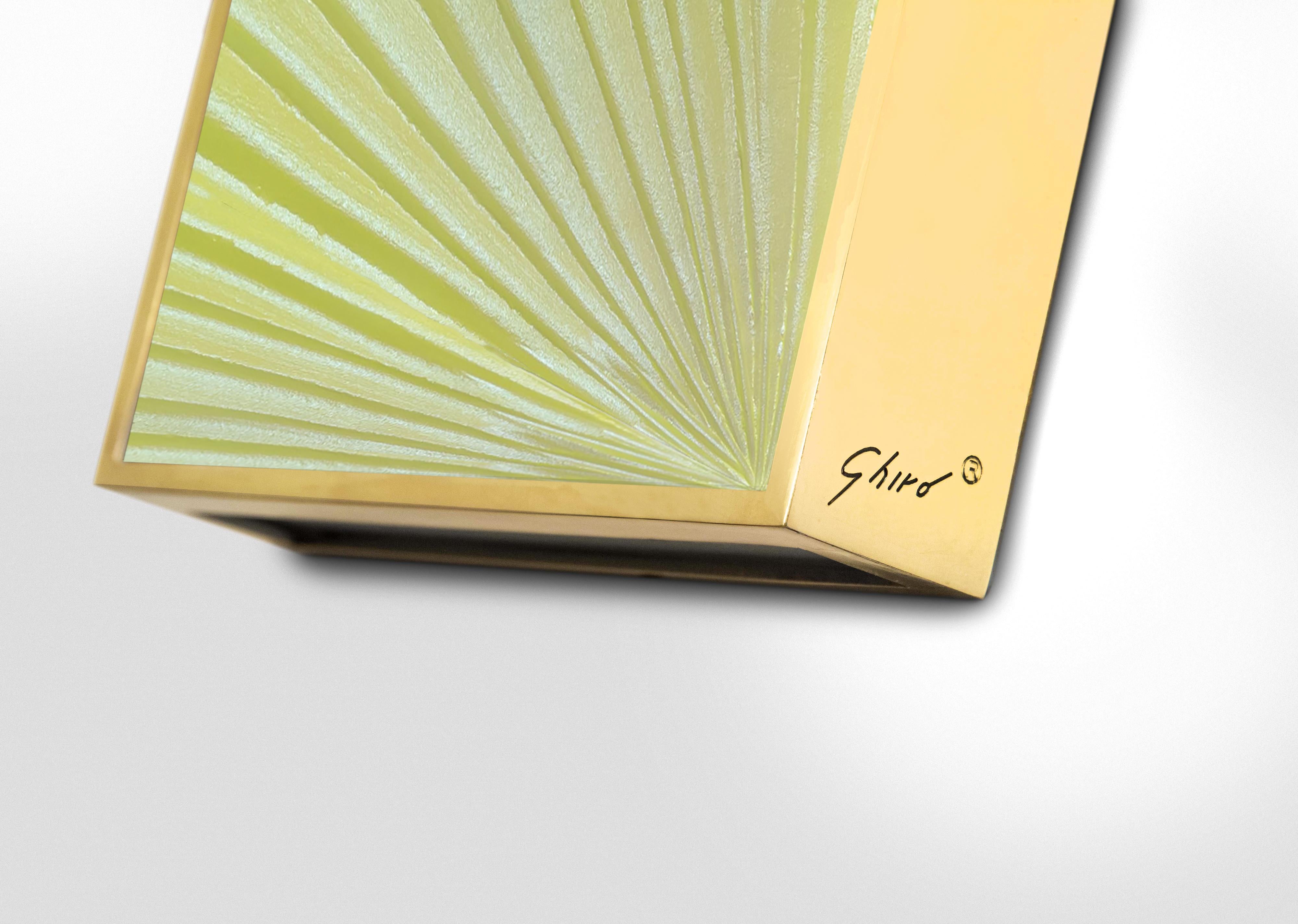 italien Applique contemporaine « Square » en cristal jaune irisé et or de Ghir Studio en vente