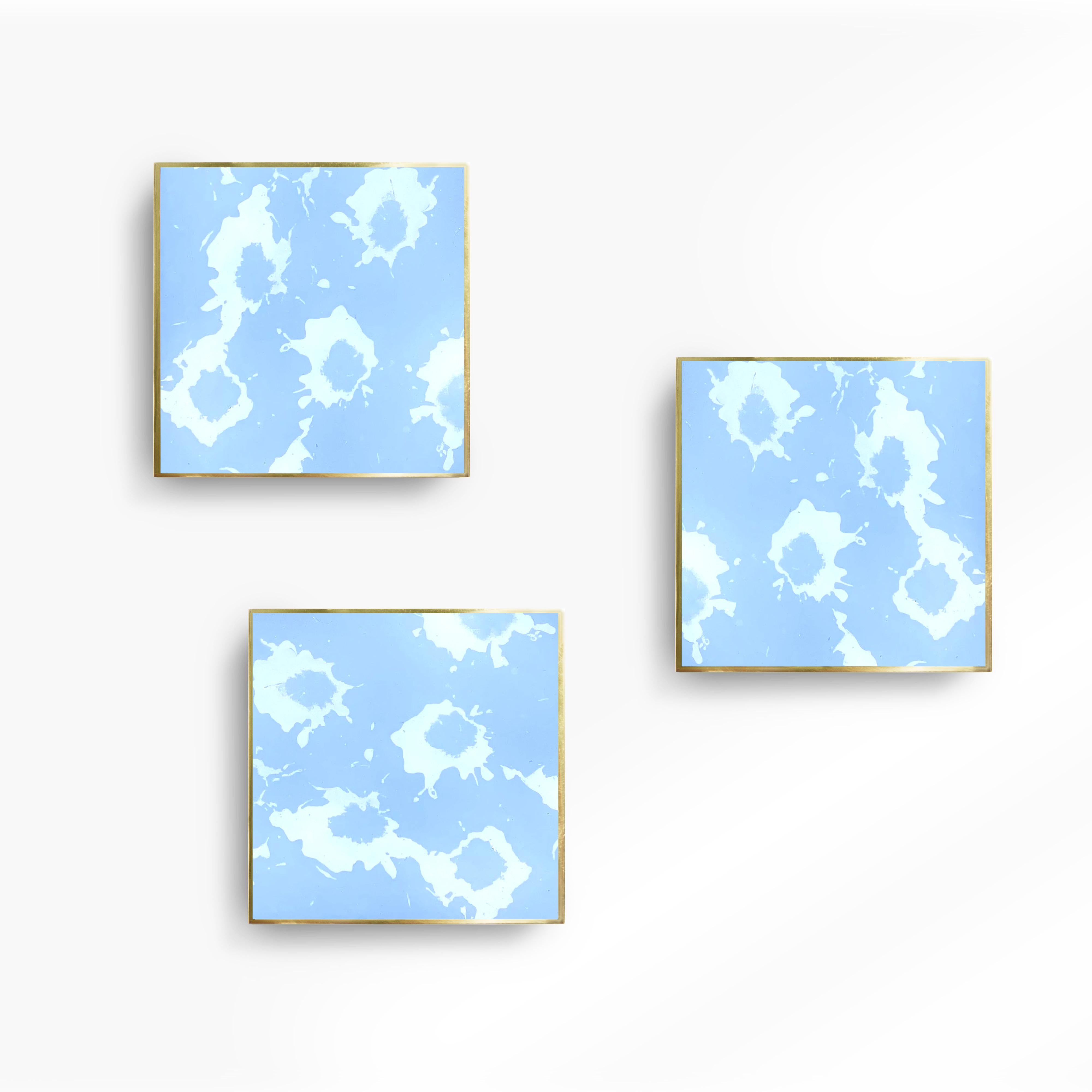 Zeitgenössische „Square“-Wandleuchte aus hellblauem Kristall, Messing und Gold von Ghir Studio (Handgefertigt) im Angebot