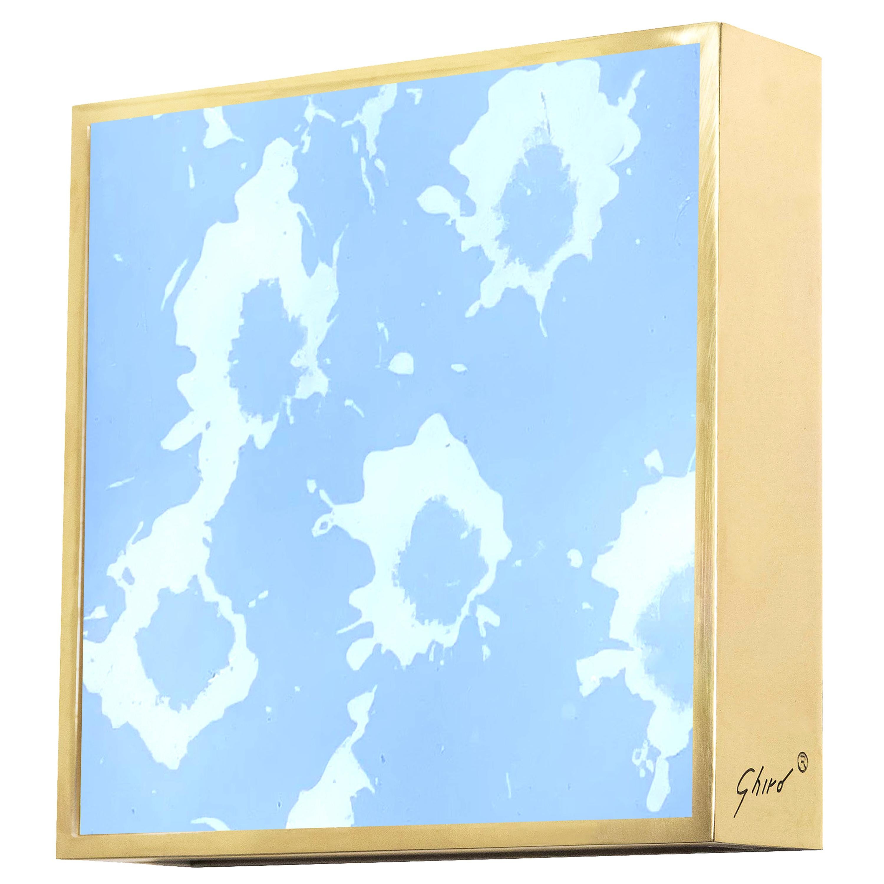 Zeitgenössische „Square“-Wandleuchte aus hellblauem Kristall, Messing und Gold von Ghir Studio