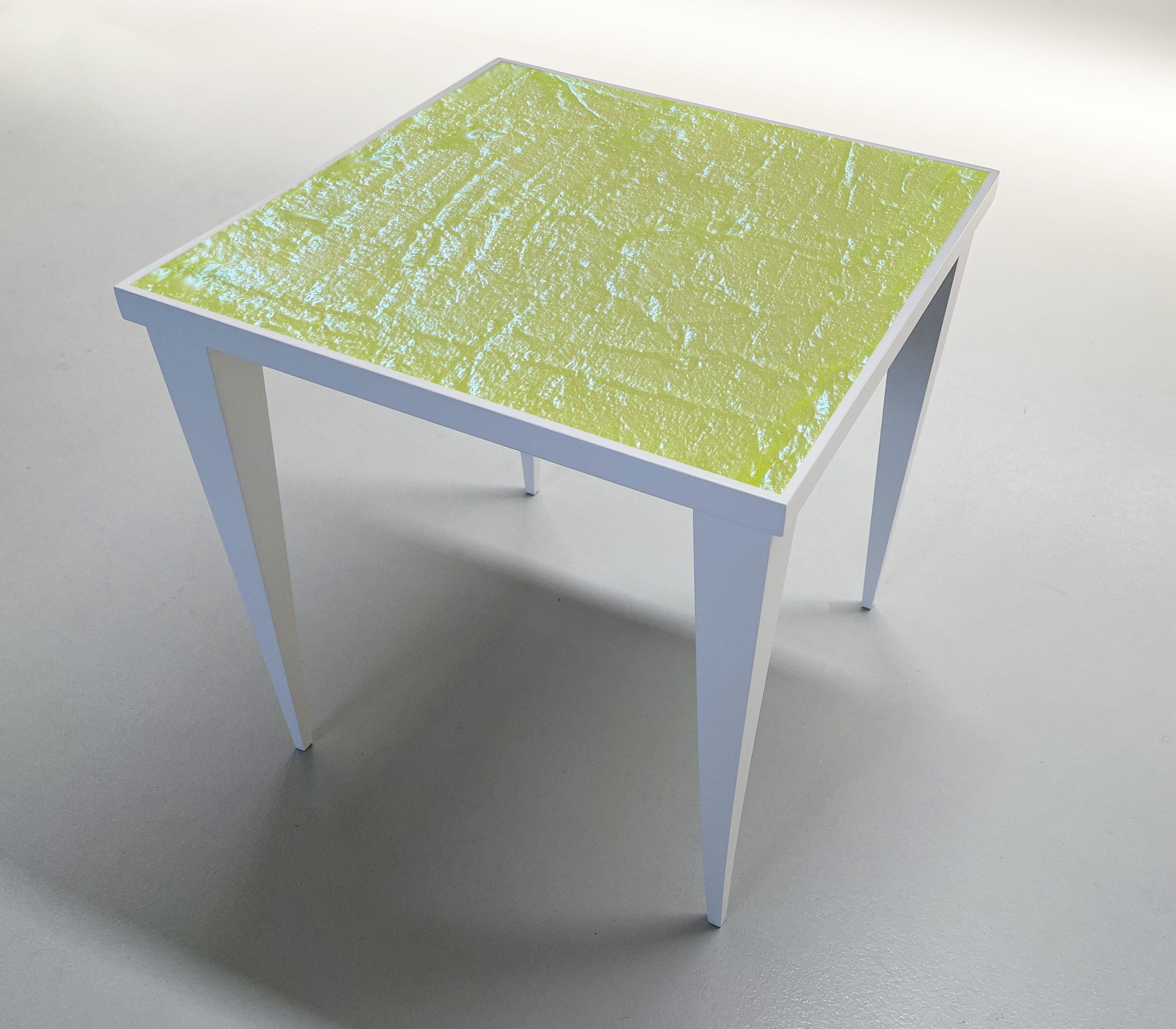 The ‘Square’ table is innovative and contemporary.
The support structure is made with oak wood with white finish.
The crystal top is handcrafted at the bottom. The finish of the crystal is yellow with iridescent reflections.
The crystal motif and
