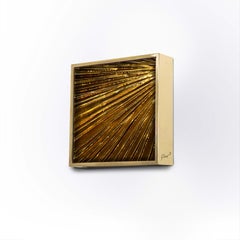 Applique « Square » contemporaine de Ghir Studio en cristal ambré, laiton et or 24 carats