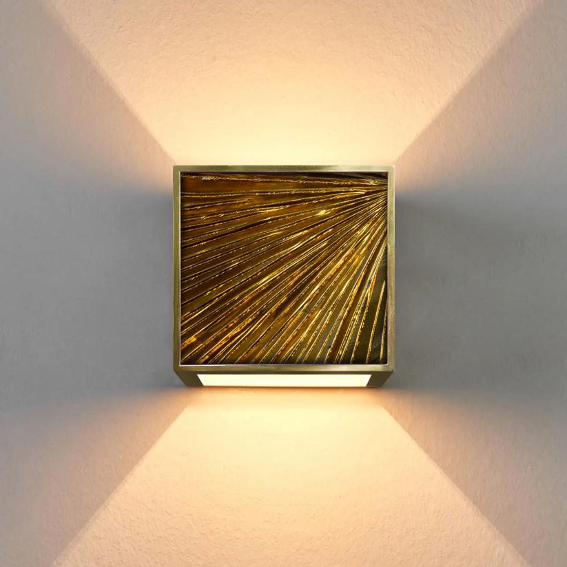 Moderno Contemporary by Ghirò Studio 'Square' Sconce in cristallo ambrato, ottone e oro 24Kt in vendita