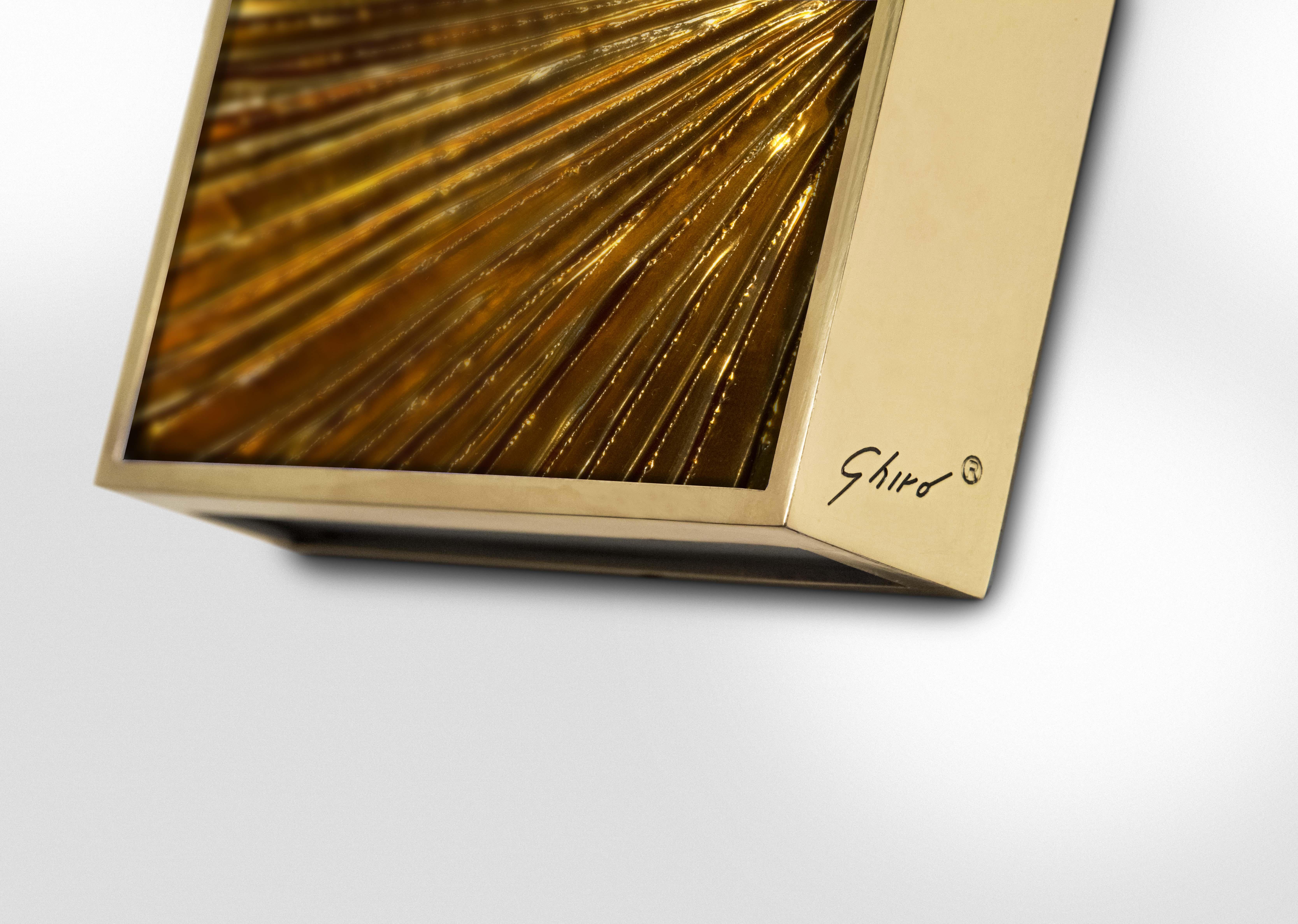 italien Applique « Square » contemporaine de Ghir Studio en cristal ambré, laiton et or 24 carats  en vente