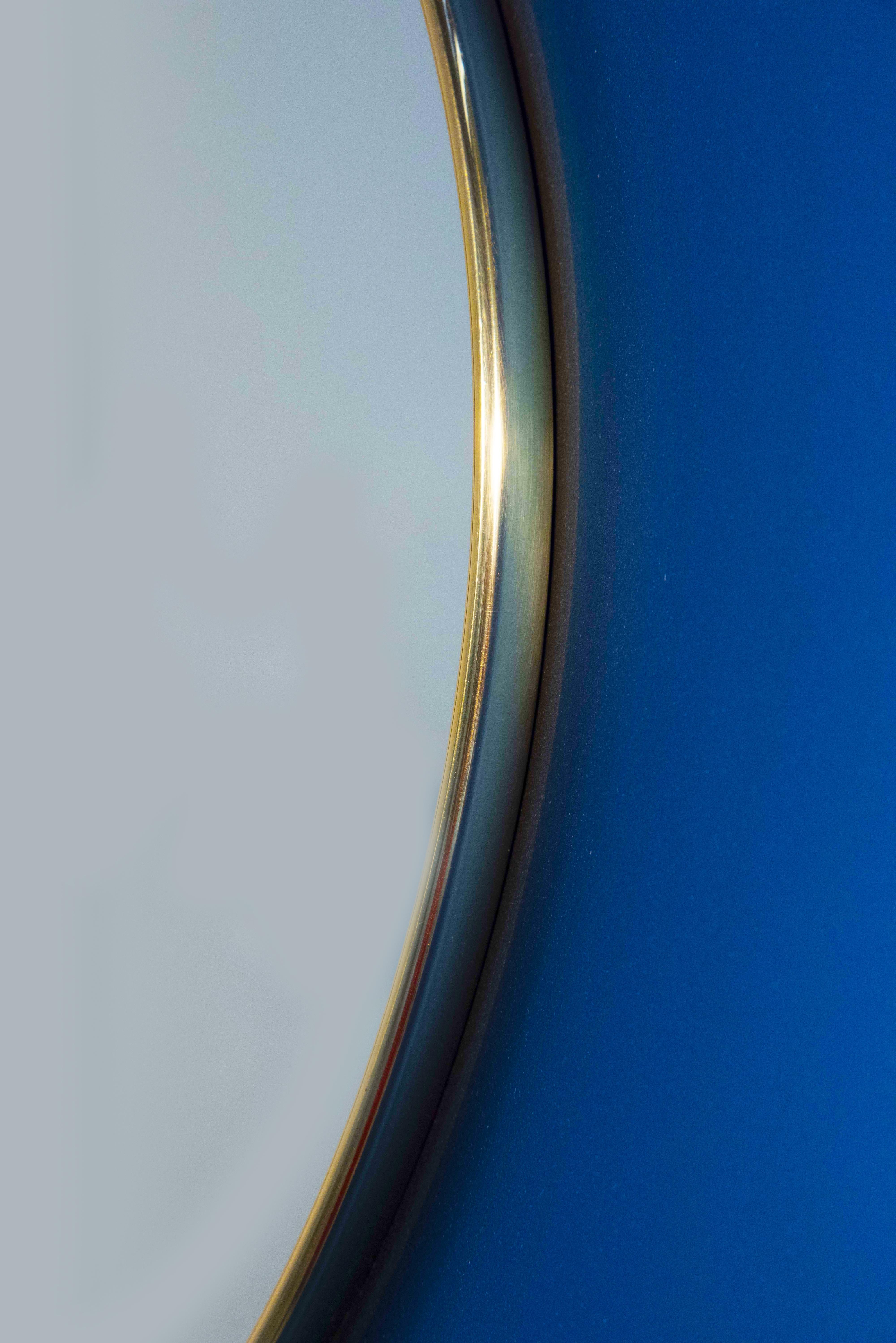Zeitgenössischer Wandspiegel „Undulate“ aus satiniertem blauem Kristall, handgefertigt von Ghir Studio im Zustand „Neu“ im Angebot in Pieve Emanuele, Milano