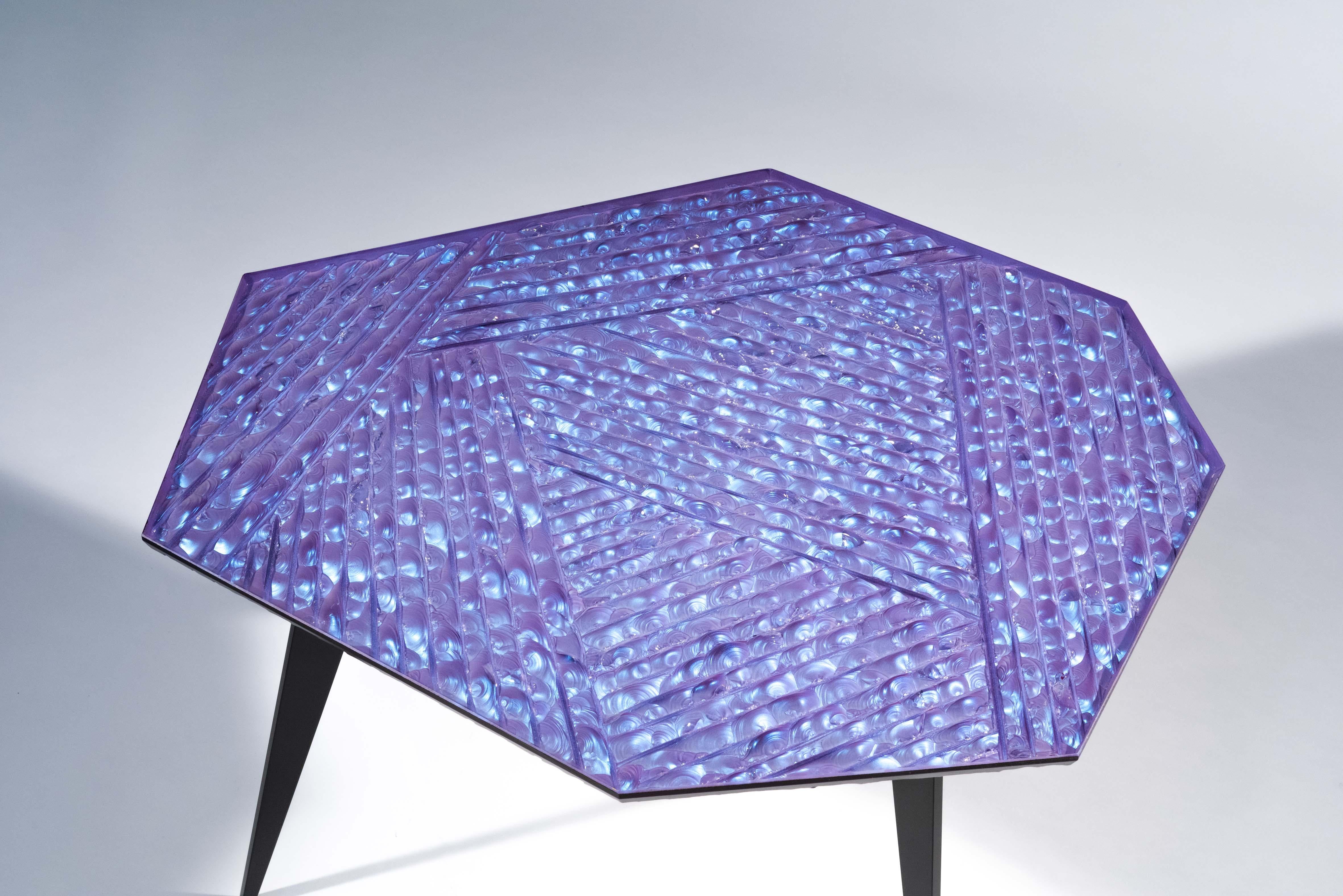 Contemporary 'Velluto' Couchtisch aus blauem Kristall und schwarzem Messing von Ghirò Studio (Handgefertigt) im Angebot