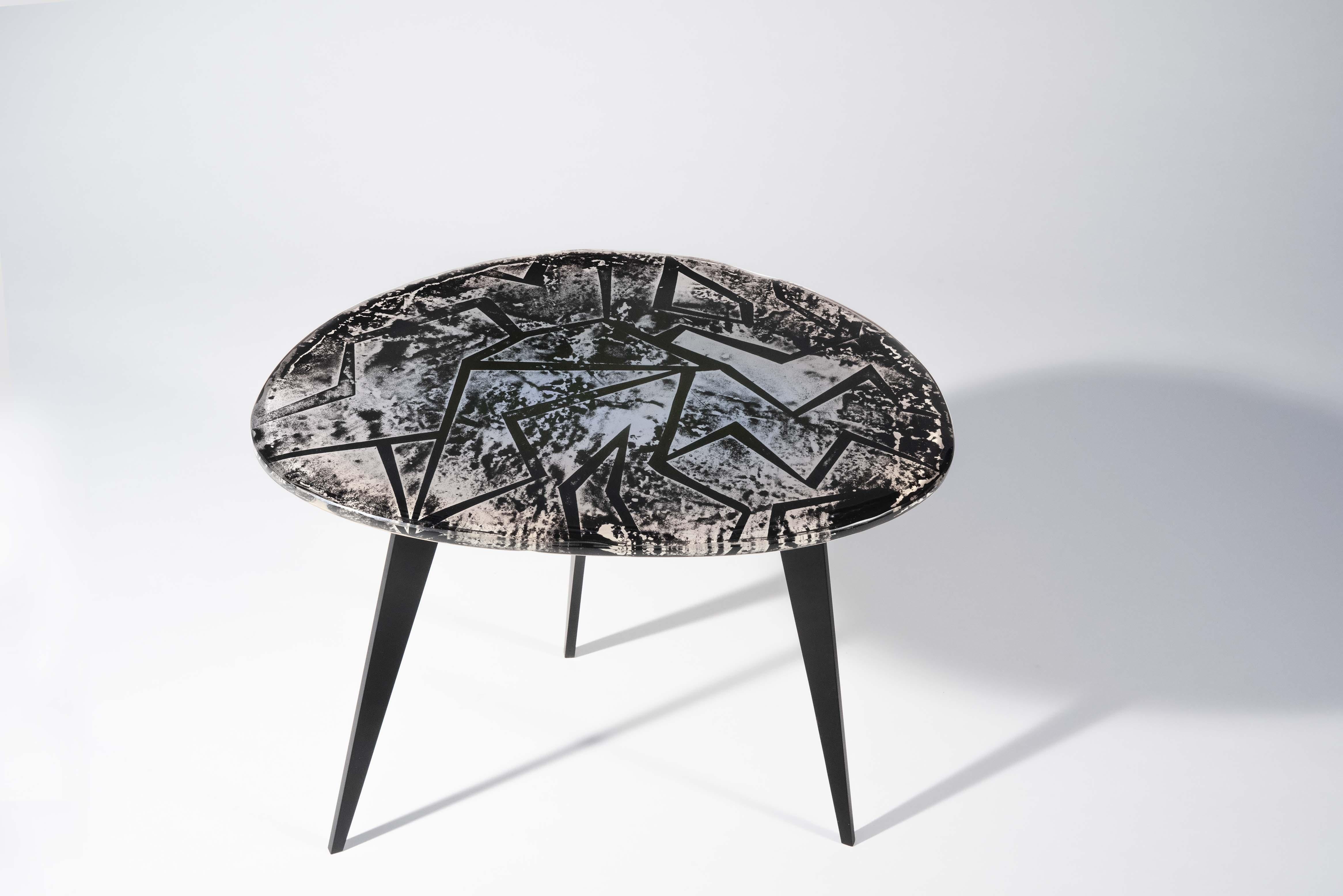 
Each coffee table is a unique piece. It is handmade with the utmost care and attention to detail. The entire support structure is made of brass with a matte black finish. The crystal top in the shape of a rounded drop is made of hand-engraved