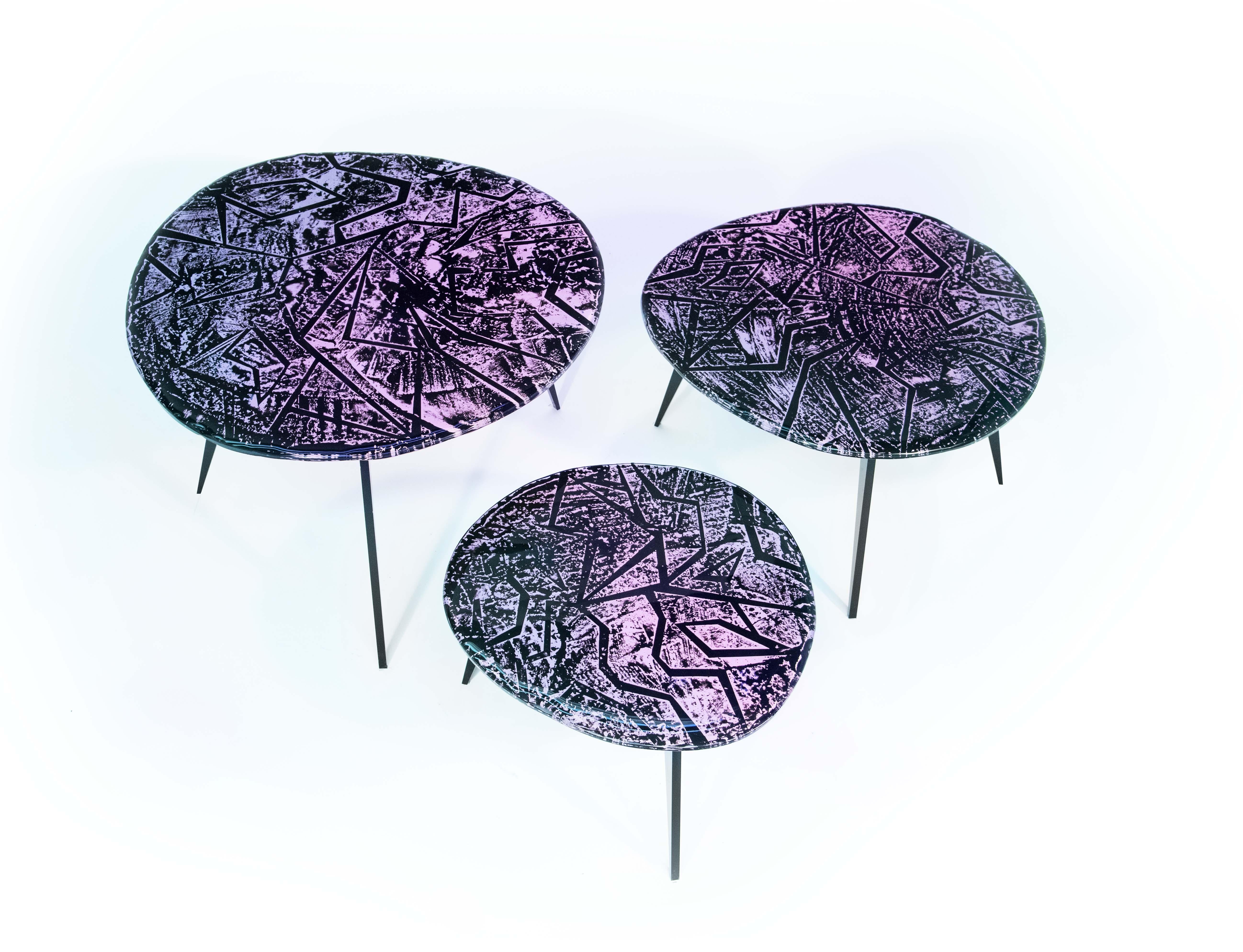 Glass Contemporary Zig-Zag Set of Three Coffee Tables Amethyst Crystal by Ghirò Studio For Sale