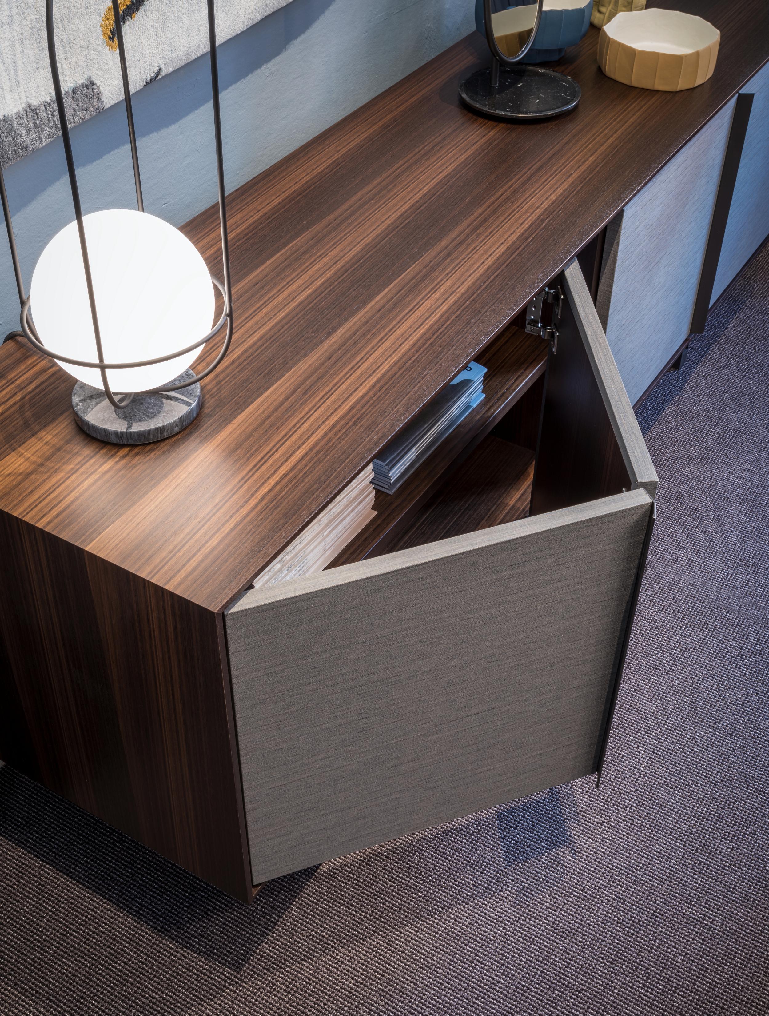 Contemporary von Lucarelli und Rapisarda  Sideboard Holz Furnier Stahl im Angebot 4