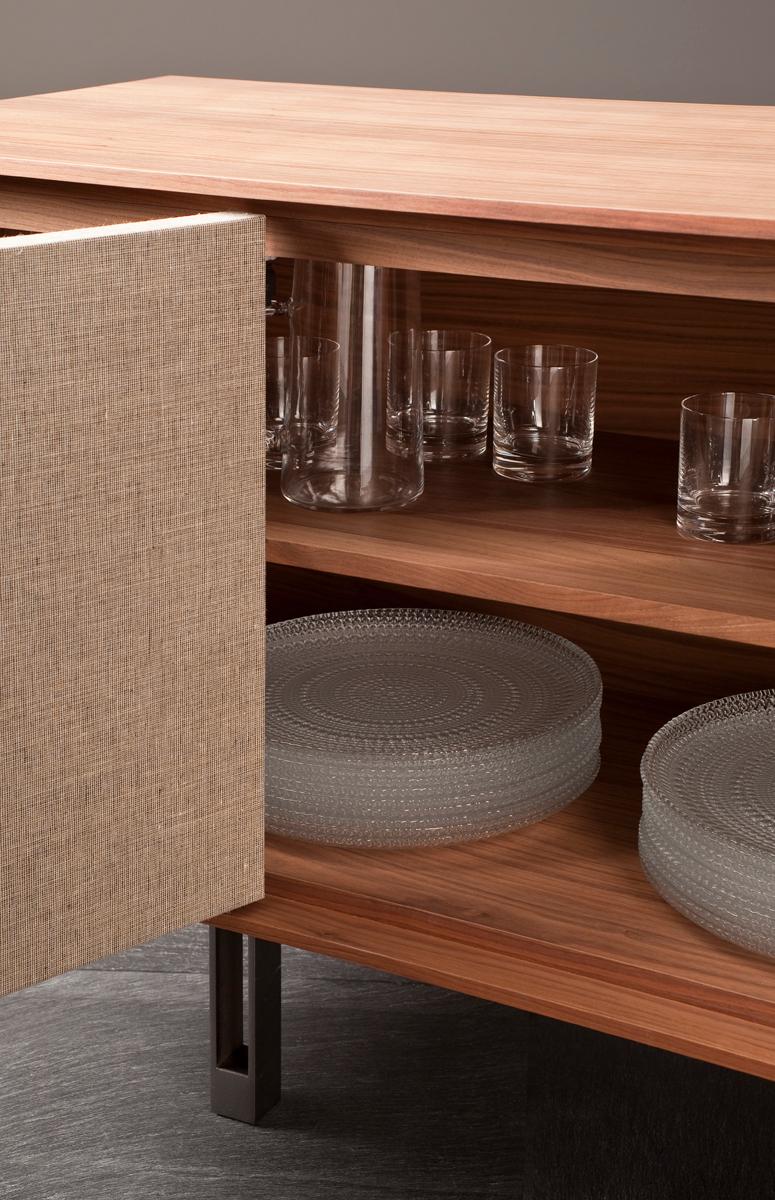Contemporary von Lucarelli und Rapisarda  Sideboard Holz Furnier Stahl im Angebot 1