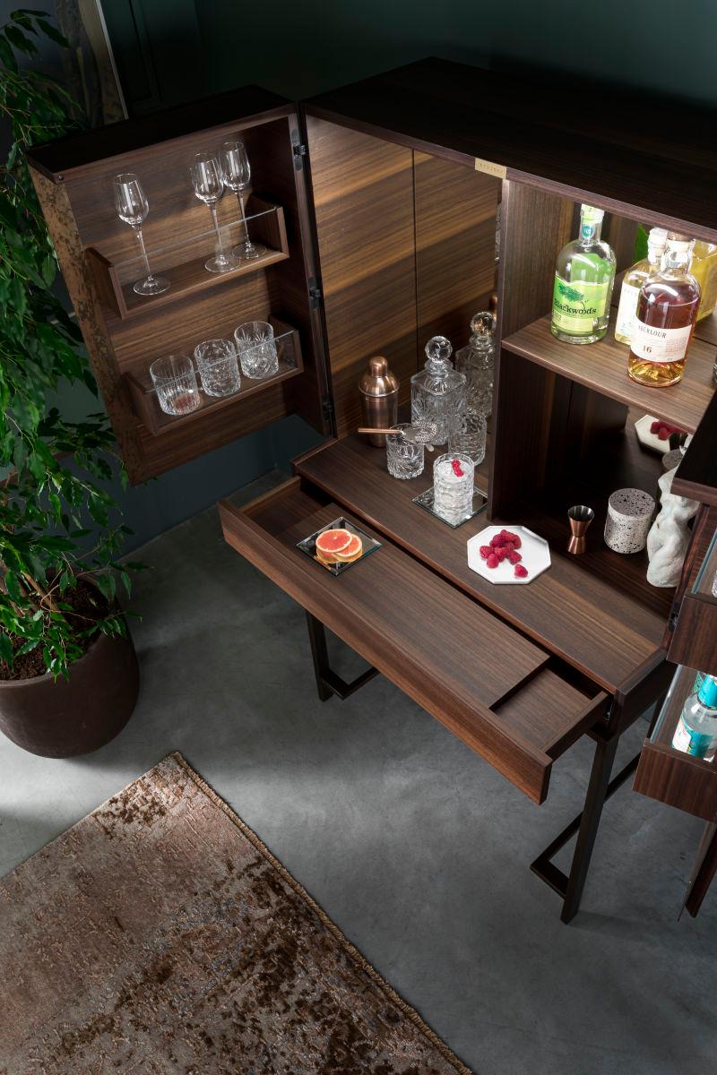 Zeitgenössisches von Studio Oxi Gin Drinks Schrank Holz Stahl im Zustand „Neu“ im Angebot in Pordenone, IT