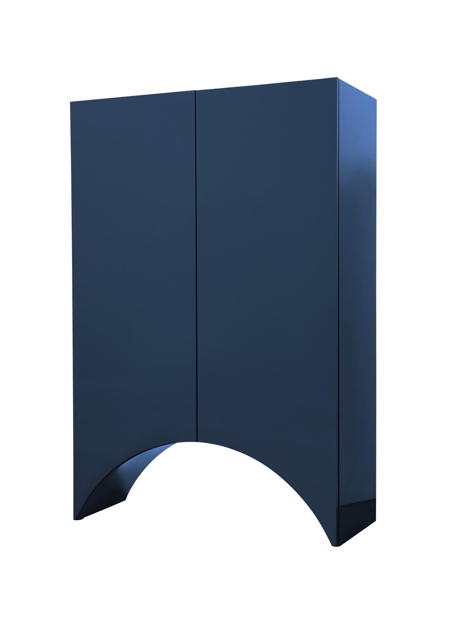 Cabinet 'Bridges' de Muller Van Severen, grand, arc, bleu

Dimensions : 
120 x 52 x 180 cm
47,2 x 20,5 x 70,9 in

Modèle présenté :
Ponts Arche
Grande taille
Couleur bleue
2 jambes

Bridges est une collection d'armoires conçue par Muller Van