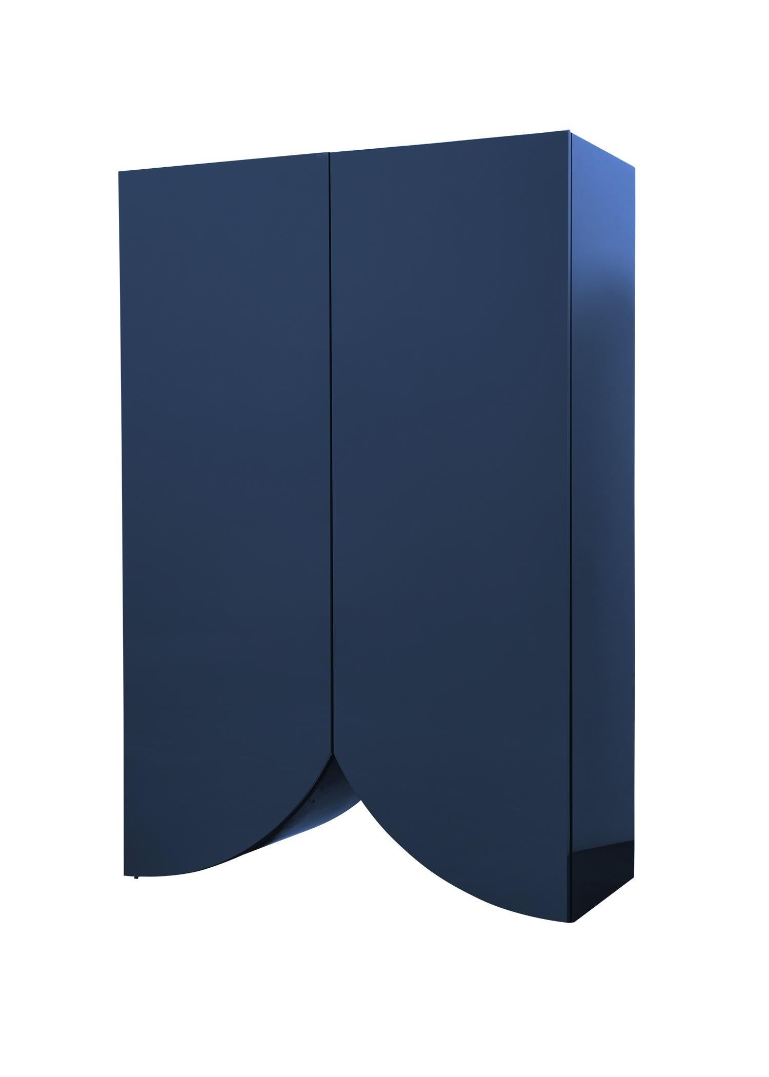 Cabinet 'Bridges' by Muller Van Severen, Large, Curtain, Blue

Dimensions: 
120 x 52 x 180 cm
47,2 x 20,5 x 70,9 in

Model presented:
Bridges Curtain
Large size
Blue color
2 Legs

Bridges is a collection of cabinets designed by Muller Van Severen.