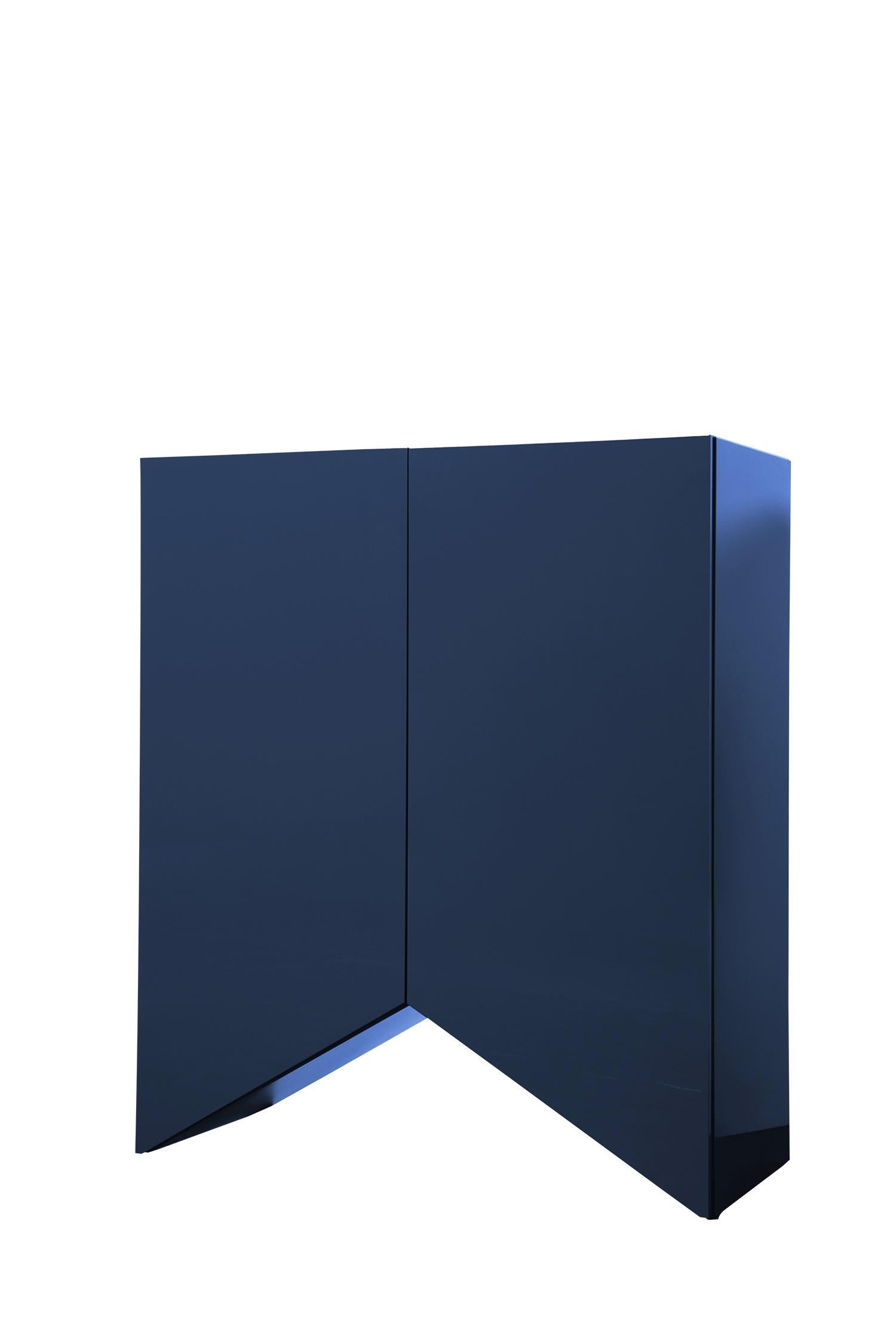 Cabinet 'Bridges' by Muller Van Severen, Medium, Blue

Dimensions: 
120 x 52 x 140 cm
47,2 x 20,5 x 55,1 in

Model presented:
Bridges
Medium size
Blue color
2 Legs

Bridges is a collection of cabinets designed by Muller Van Severen. MVS developed