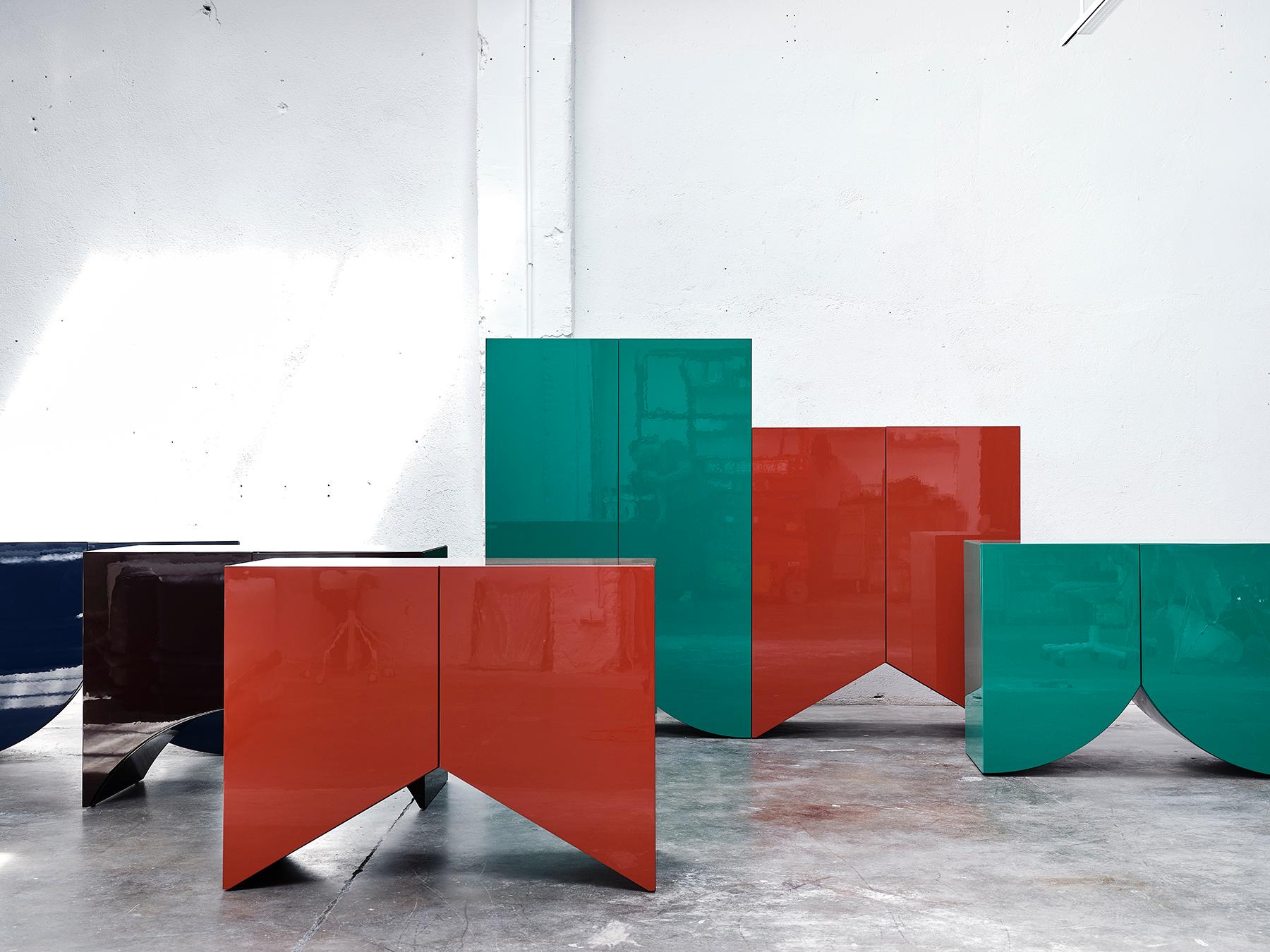 Contemporary Kabinett 'Bridges' von Muller Van Severen, Medium, Rot (Asche) im Angebot