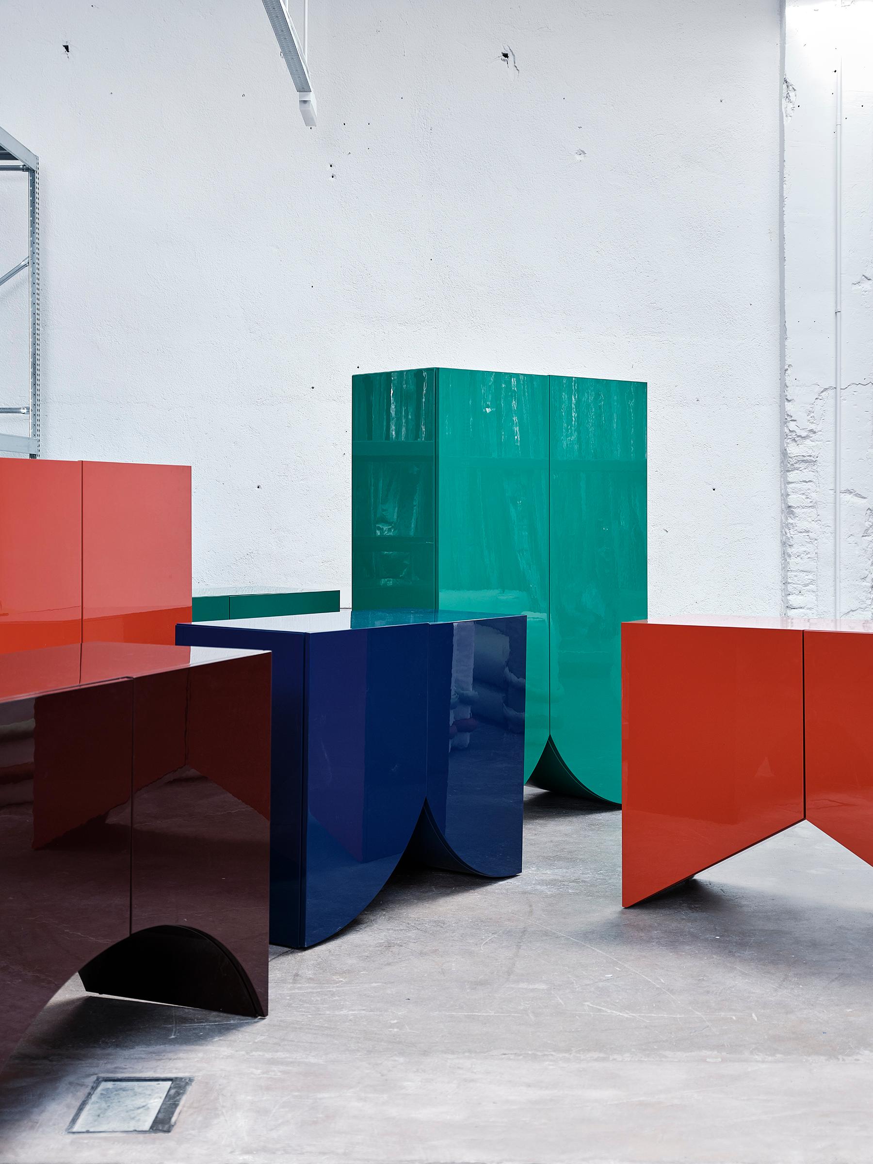 Cabinet contemporain 'Bridges' by Muller Van Severen, Small, Arch, Aubergine en vente 3