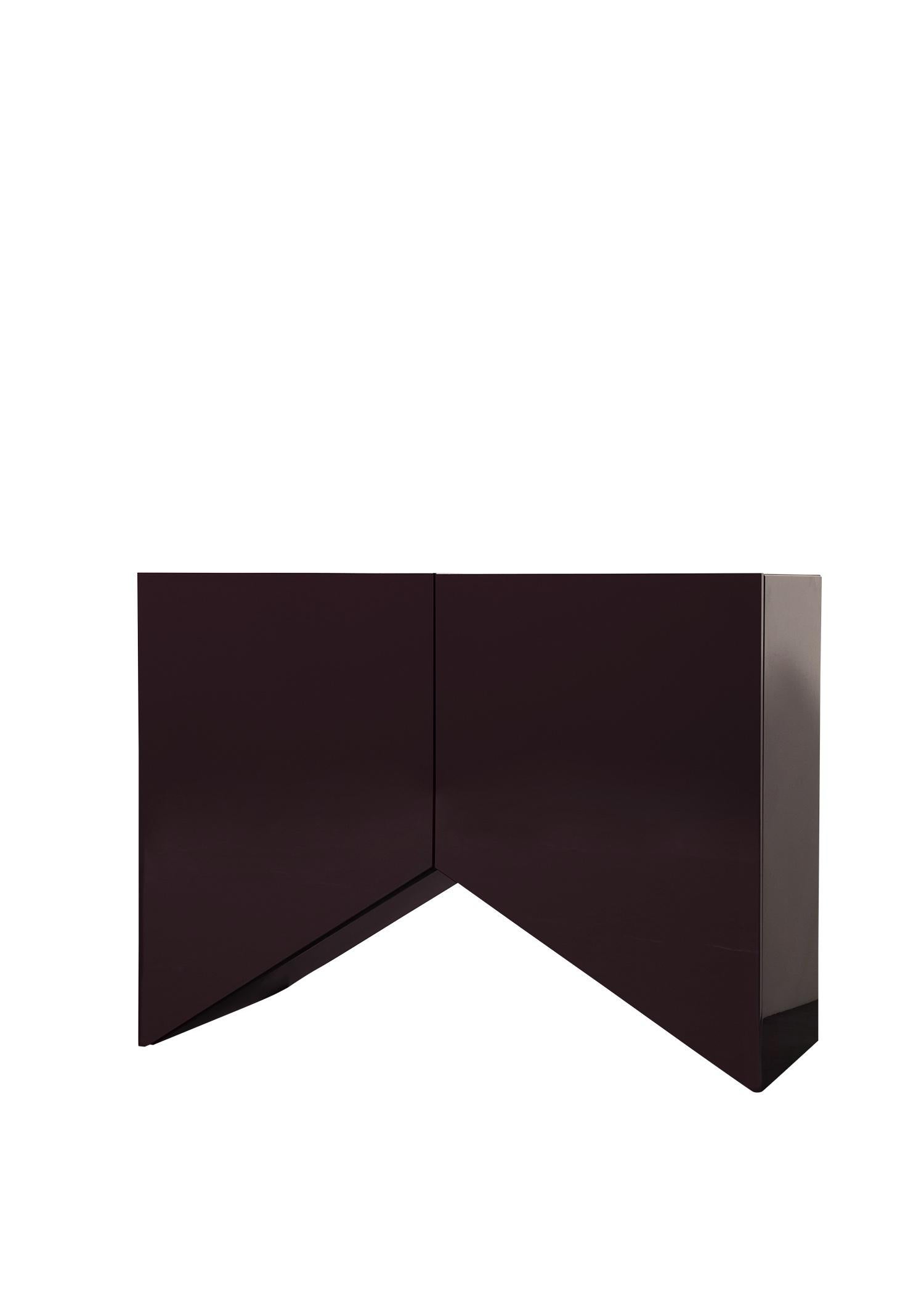 Cabinet 'Bridges' by Muller Van Severen, Petit, Triangle, Aubergine

Dimensions : 
120 x 52 x 90 cm
47,2 x 20,5 x 35,4 in

Modèle présenté :
Disposition des ponts dans le Triangle
Petite taille
Couleur aubergine
2 jambes

Bridges est une collection
