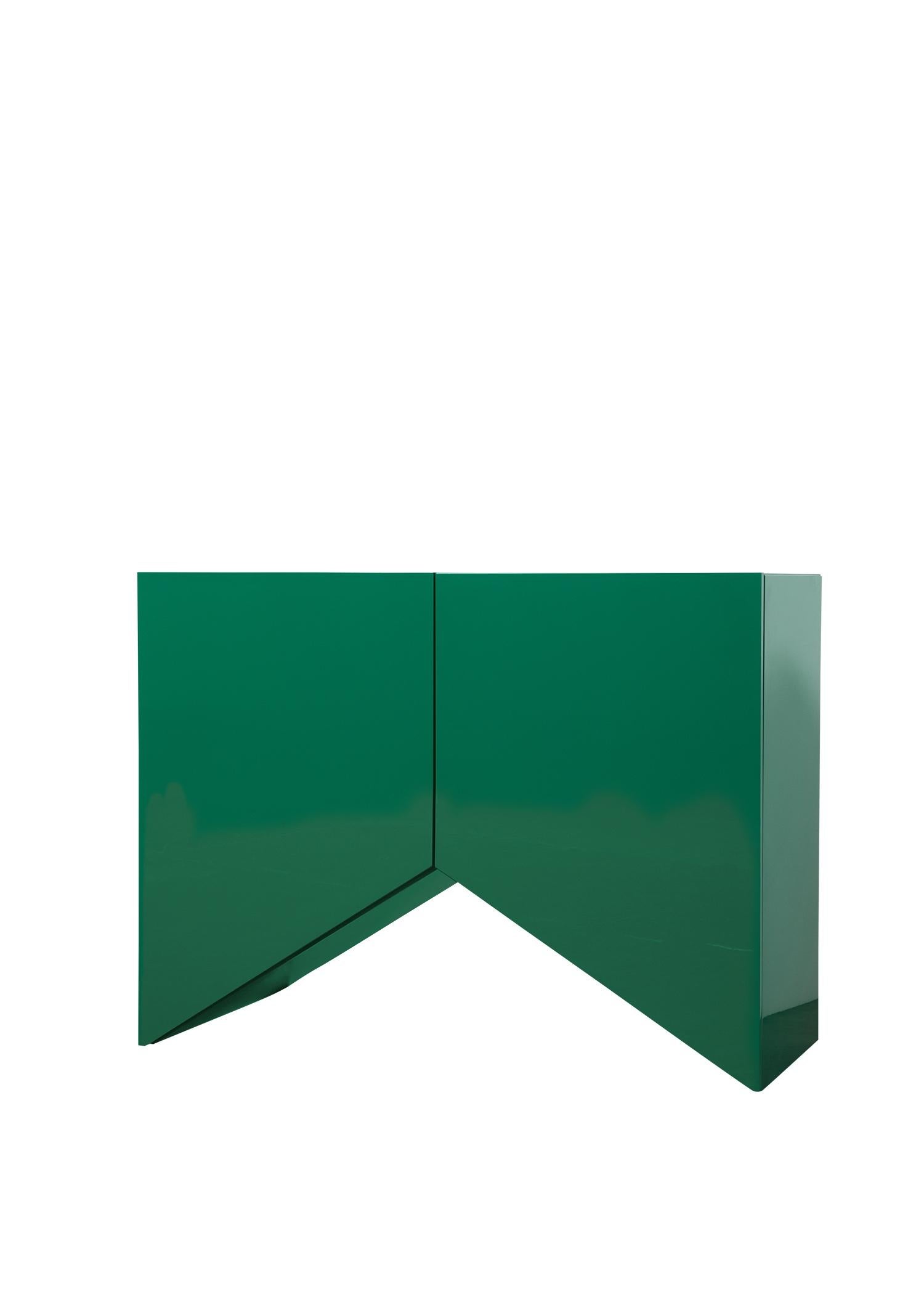 Cabinet 'Bridges' de Muller Van Severen, Petit, Triangle, Vert

Dimensions : 
120 x 52 x 90 cm
47,2 x 20,5 x 35,4 in

Modèle présenté :
Disposition des ponts dans le Triangle
Petite taille
Couleur verte
2 jambes

Bridges est une collection