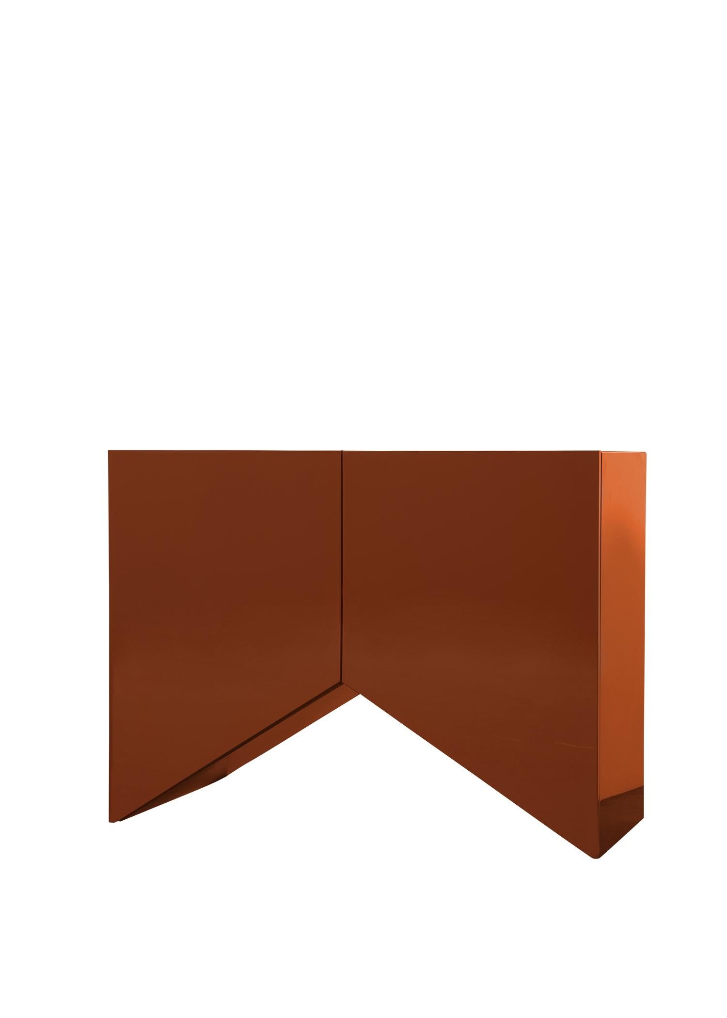 Kabinett 'Brücken' von Muller Van Severen, Klein, Dreieck, Rot

Abmessungen: 
120 x 52 x 90 cm
47,2 x 20,5 x 35,4 in

Vorgestelltes Modell:
Brücken im Dreieck - Disposition
Kleine Größe
Rote Farbe
2 Beine

Bridges ist eine von Muller Van Severen