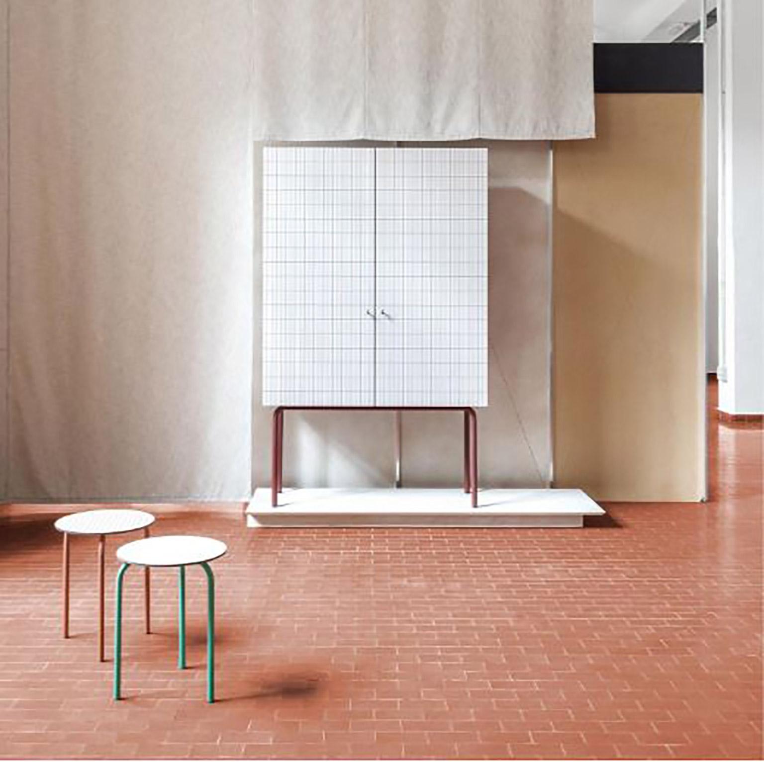 Armario contemporáneo, textura de superficie de cuadros impresa, estructura inspirada en la Bauhaus en venta 1