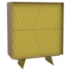 Mobile contemporaneo con struttura in Oak Light e base in metallo laccato