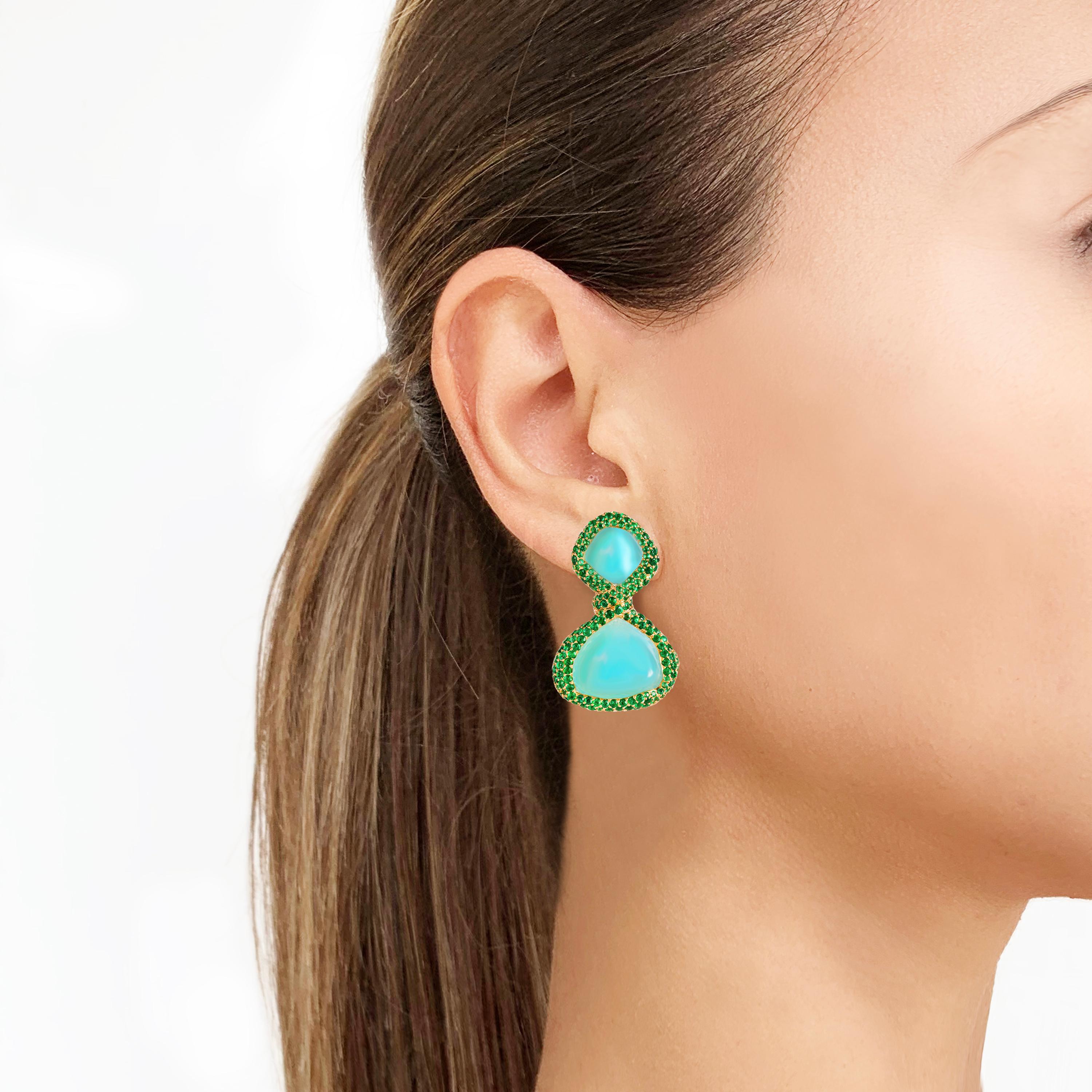 A Rosior Contemporary design, these earrings are made in 19.2K Yellow Gold on a beautiful mixture of green colors. The earrings are set with:
- 2 