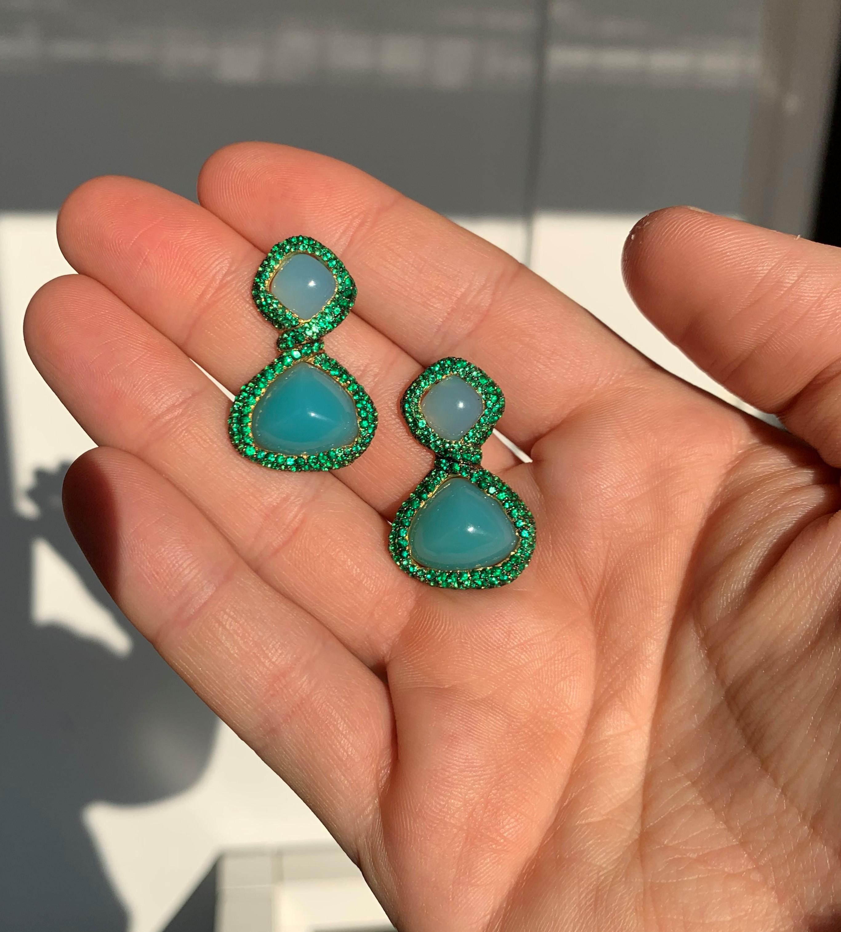 Women's or Men's Rosior one-off Chalcedony and Emerald Drop Earrings set in Yellow Gold
