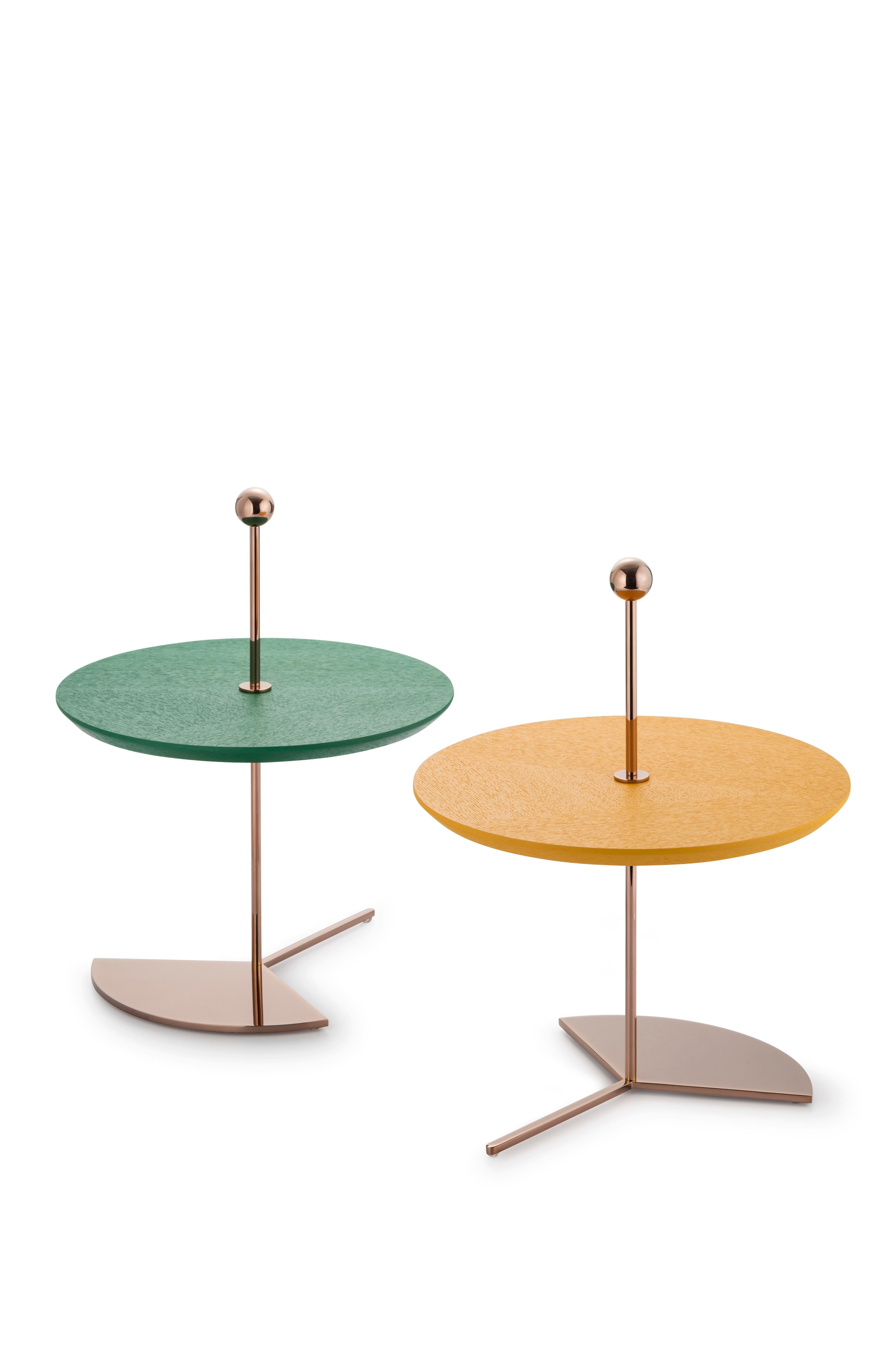 Contemporary cake stand
Measures: Diameter 30, height 38 cm
Tray in natural color ash veneer
Base and handle in plated metal-coated with glossy Pink Copper finish
Available in 3 colors (Wood, Green or Yellow)
From Earth, one can only see the