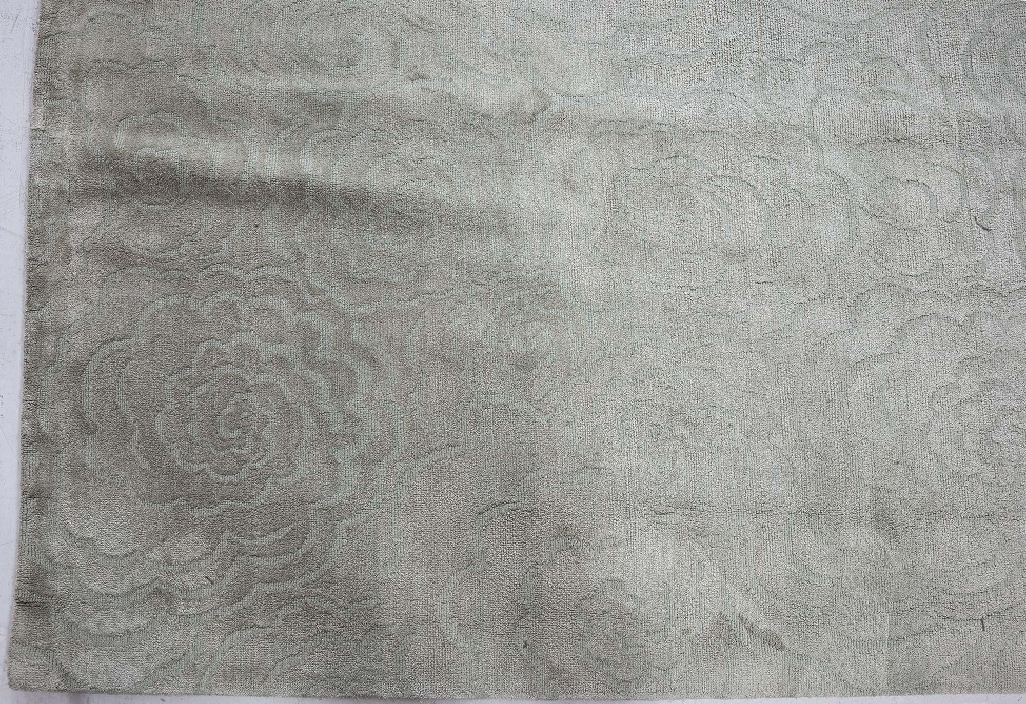 Tapis contemporain en soie verte Camelia, fait à la main par Doris Leslie Blau.
Taille : 12'4
