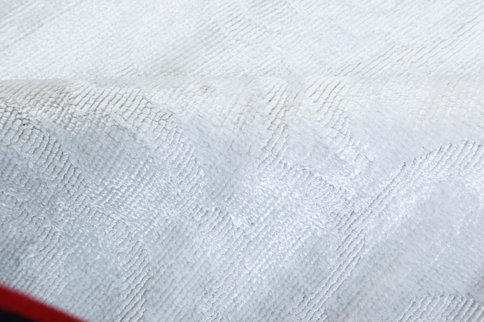 Handgefertigter Seidenteppich Camelia in Silber und Weiß von Doris Leslie Blau
Größe: 9'4