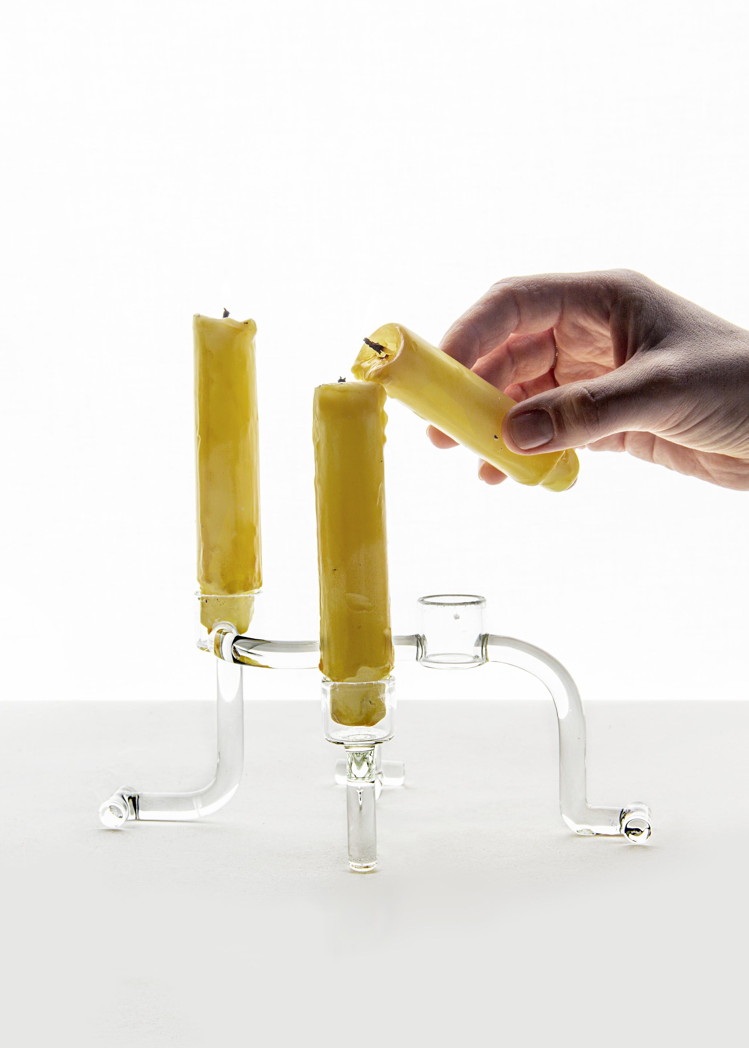 Fait main Ensemble de vaisselle et chandeliers de table contemporains en verre faits à la main en vente