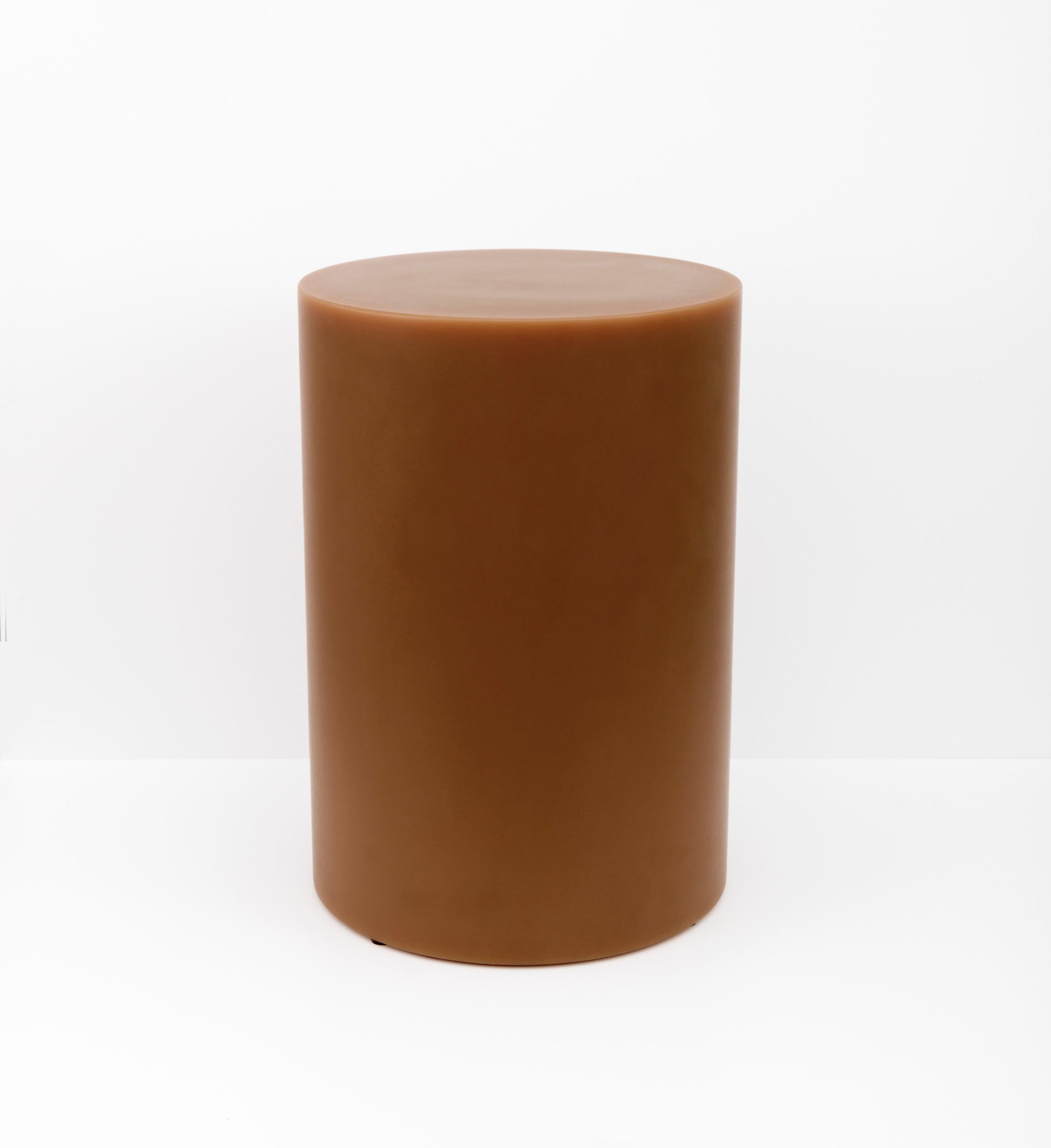 Lucidato Sgabello/tavolino contemporaneo a colonna Candy di Sabine Marcelis, in resina lucida in vendita