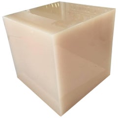 Tavolino contemporaneo Candy Cube di Sabine Marcelis, colore 'Nude', 50 cm2