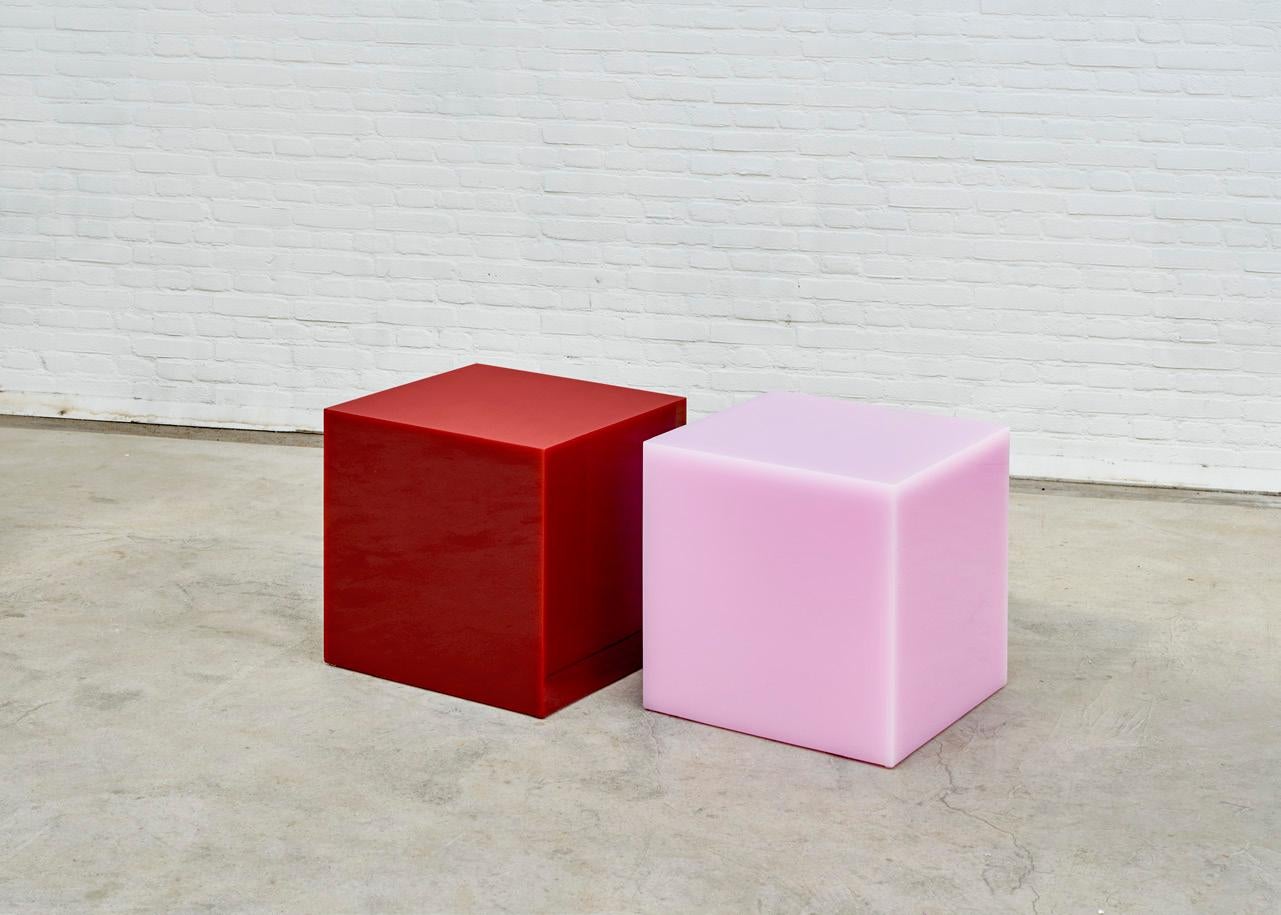 Mesa auxiliar o de noche contemporánea roja, Sabine Marcelis Candy Cube, grande Pulido en venta