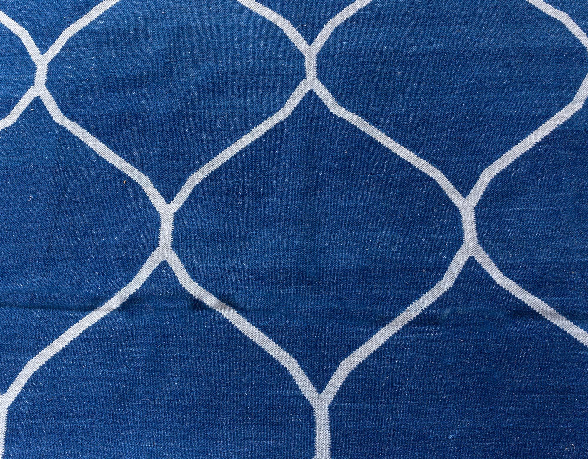 Zeitgenössischer, handgefertigter, indischer Dhurrie-Teppich von Doris Leslie Blau (Indisch) im Angebot