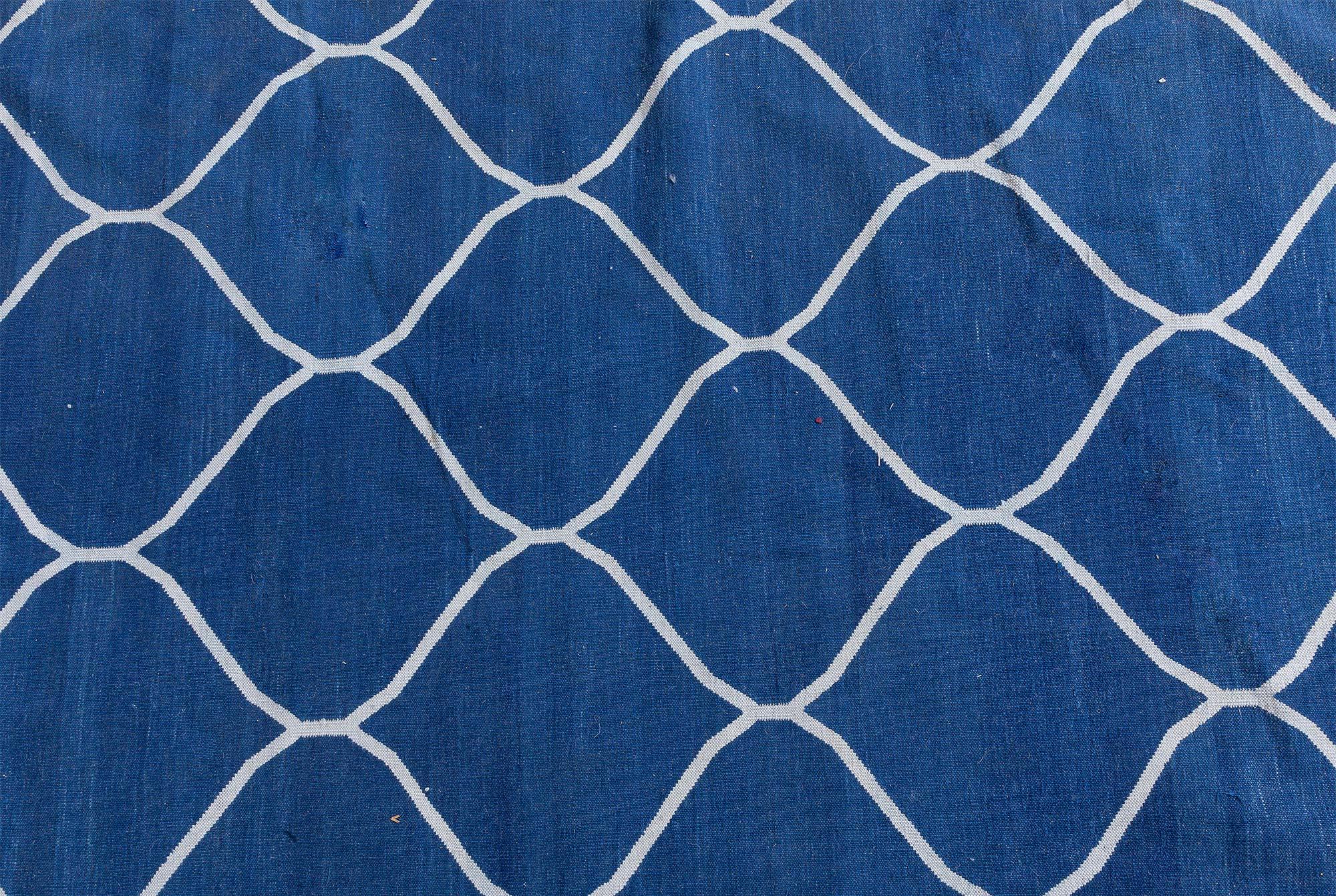 Zeitgenössischer, handgefertigter, indischer Dhurrie-Teppich von Doris Leslie Blau (21. Jahrhundert und zeitgenössisch) im Angebot