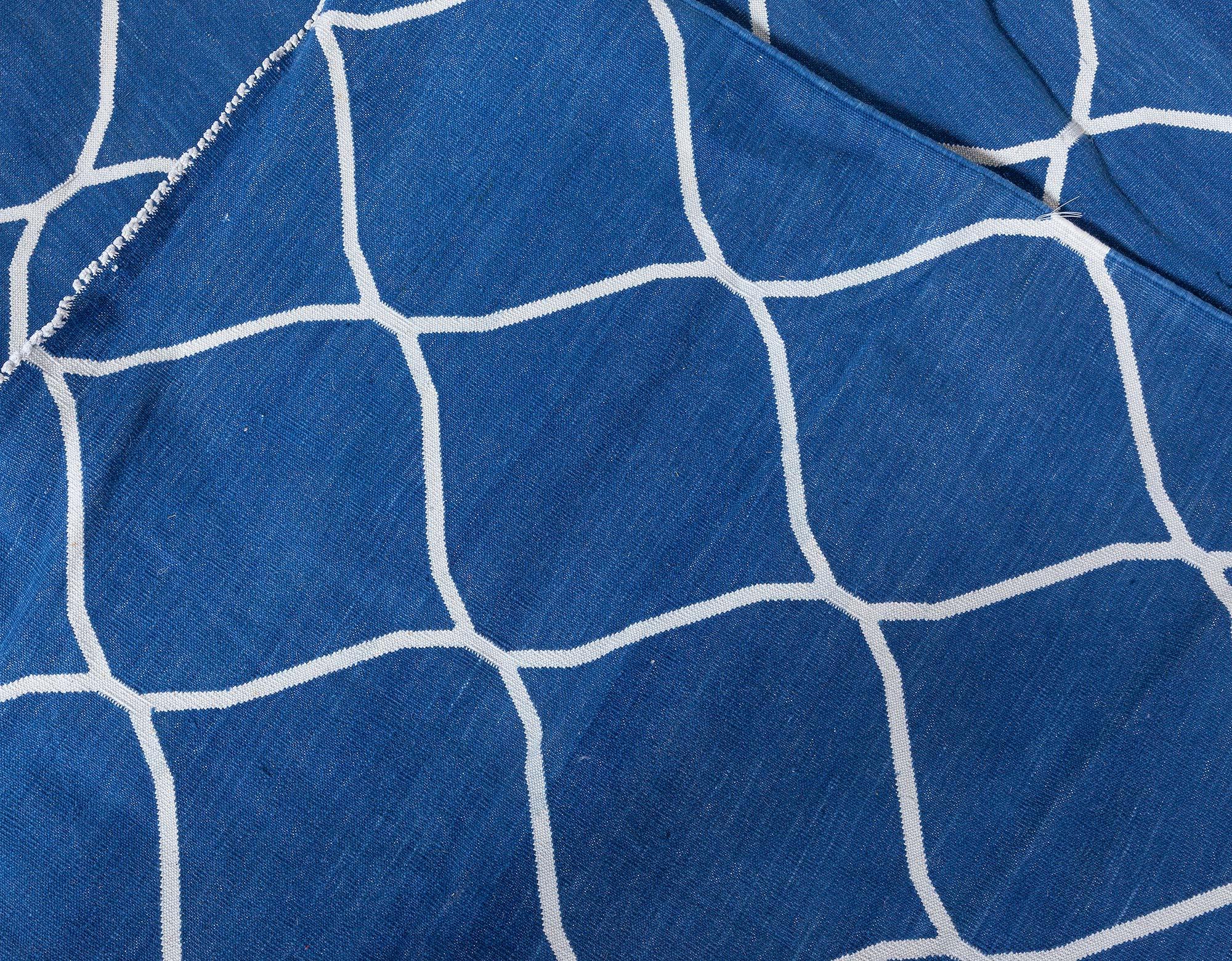 Zeitgenössischer, handgefertigter, indischer Dhurrie-Teppich von Doris Leslie Blau (Baumwolle) im Angebot