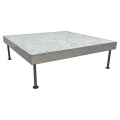 Table basse contemporaine en marbre de Carrare et acier poli, années 1980