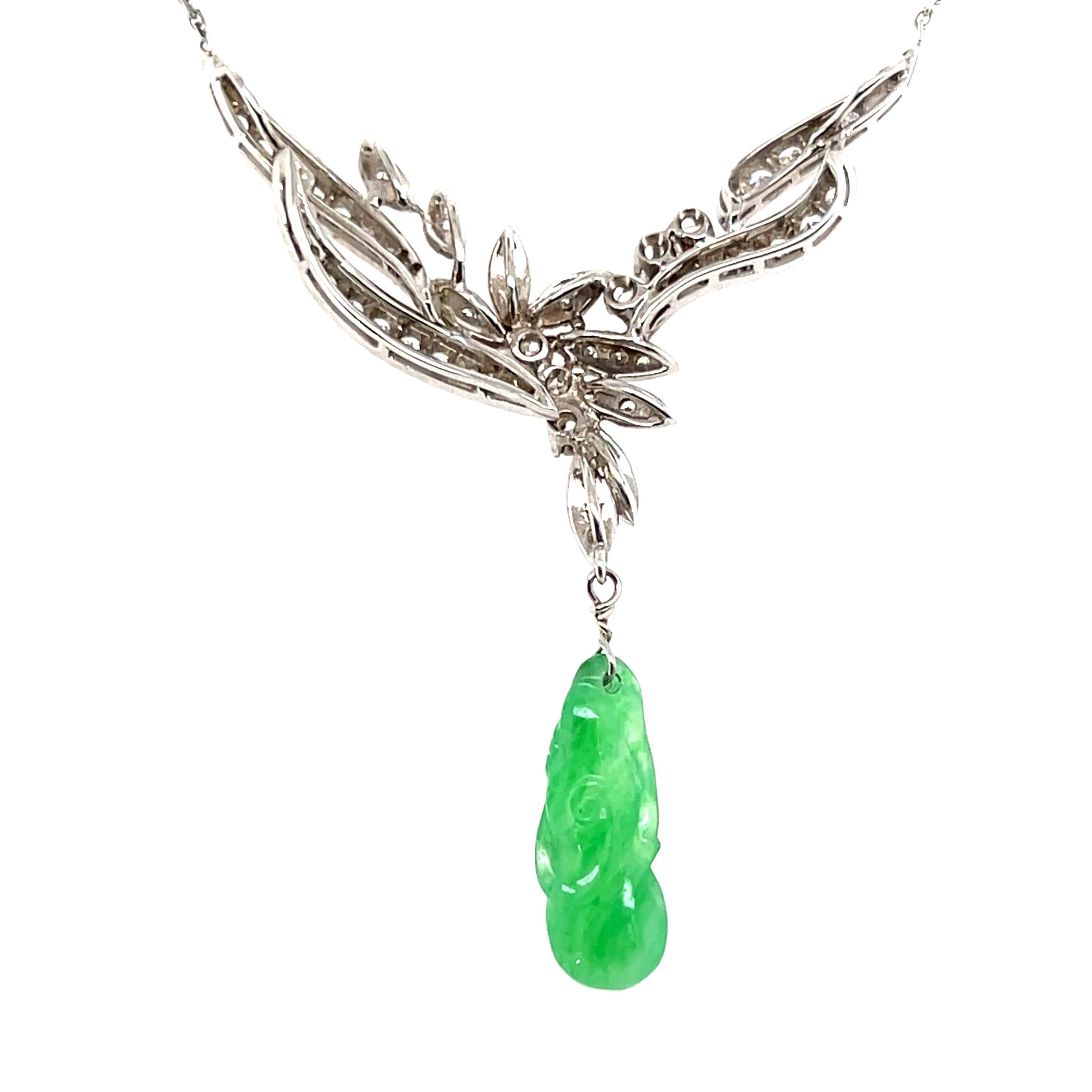 Collier pendentif en or blanc 14k, jadéite sculptée et diamant, de style contemporain Unisexe en vente