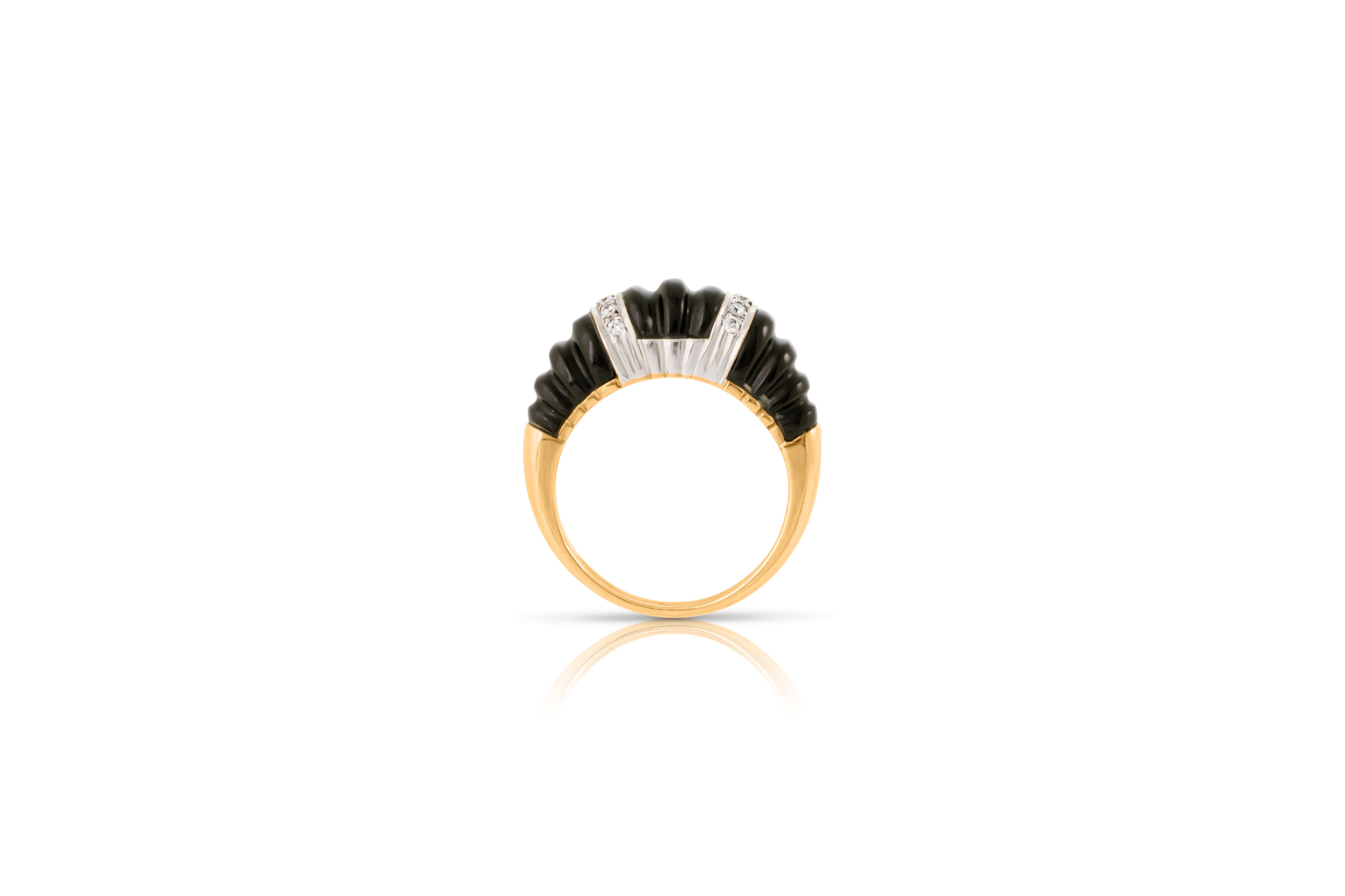 This petite dome ring is a true vintage delicacy with an ageless flair, ready to be added to your easy-to-wear-any-day collection. Sleekly rendered in rich 14ct gold, the thin band leads to a high-profile dome made of carved black onyx, giving depth