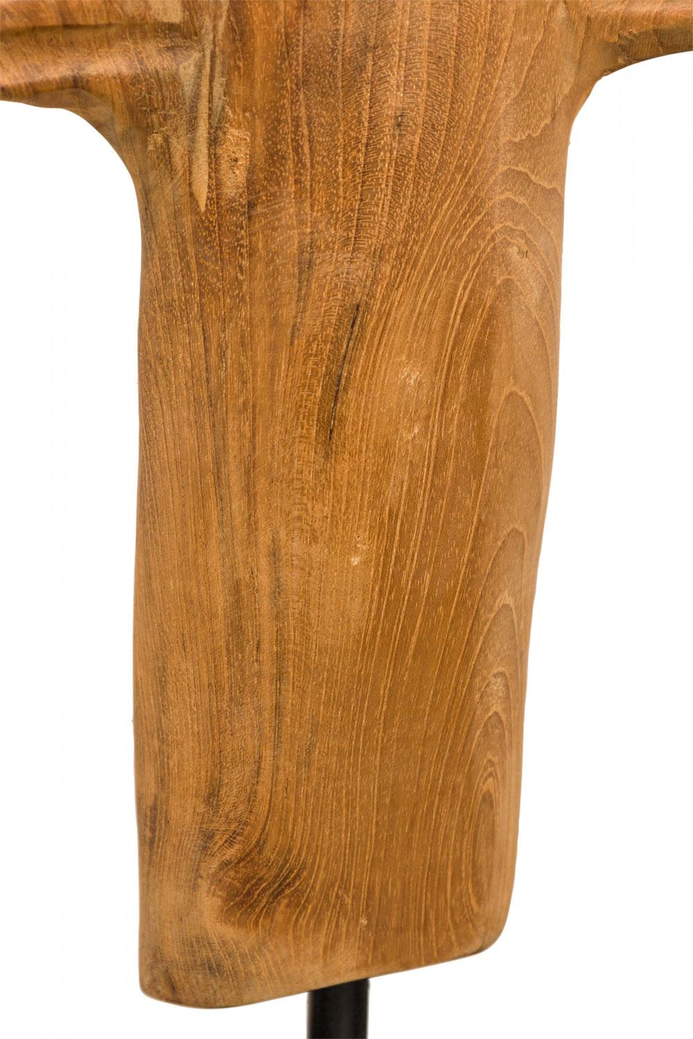 Zeitgenössische geschnitzte hölzerne abstrakte Blatt Bodenskulptur (Metall) im Angebot